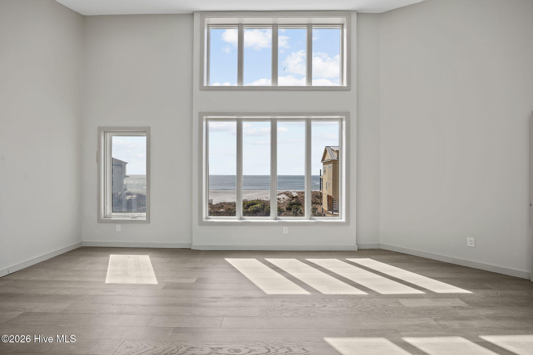 100557816 | Photo 47