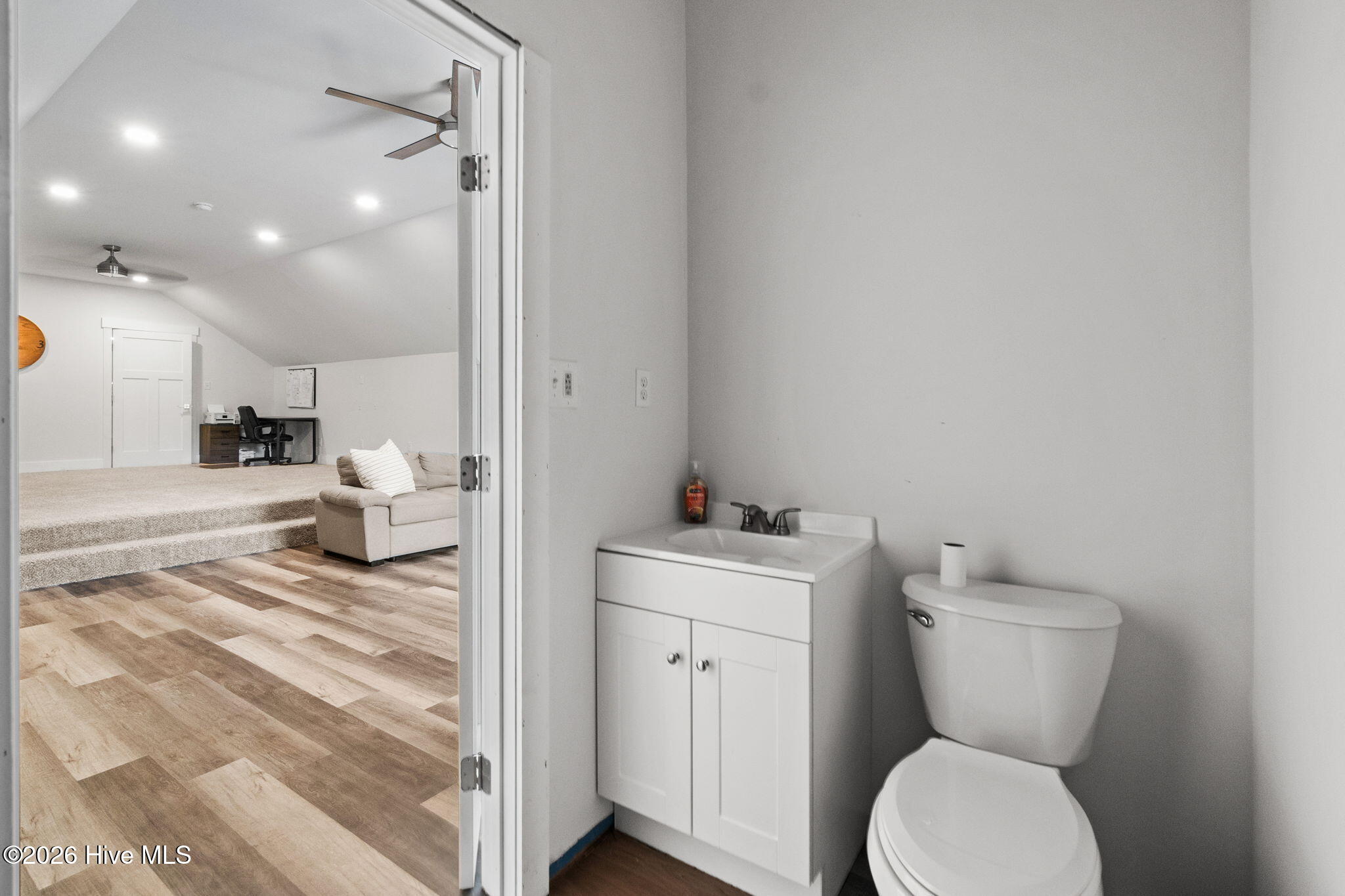 100569675 | Photo 43