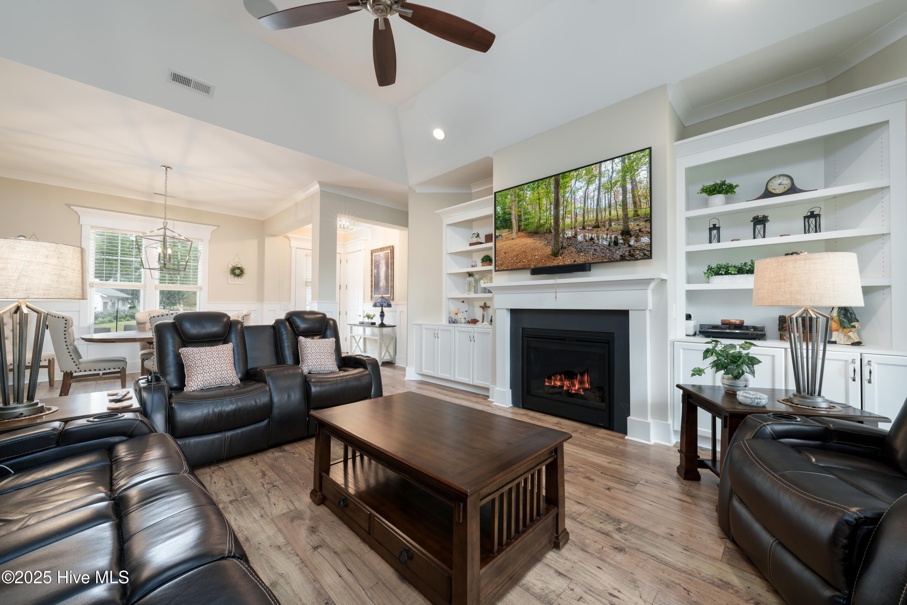 100537850 | Photo 16