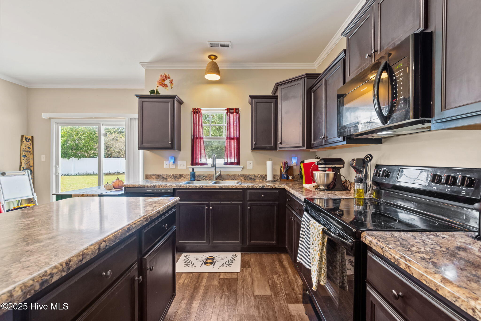 100534756 | Photo 16