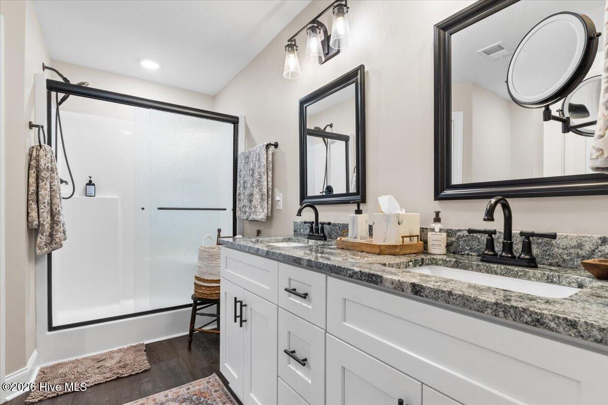 100548136 | Photo 26