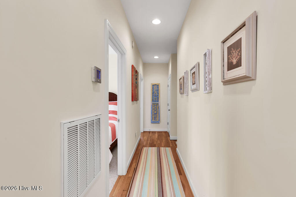 100564963 | Photo 24