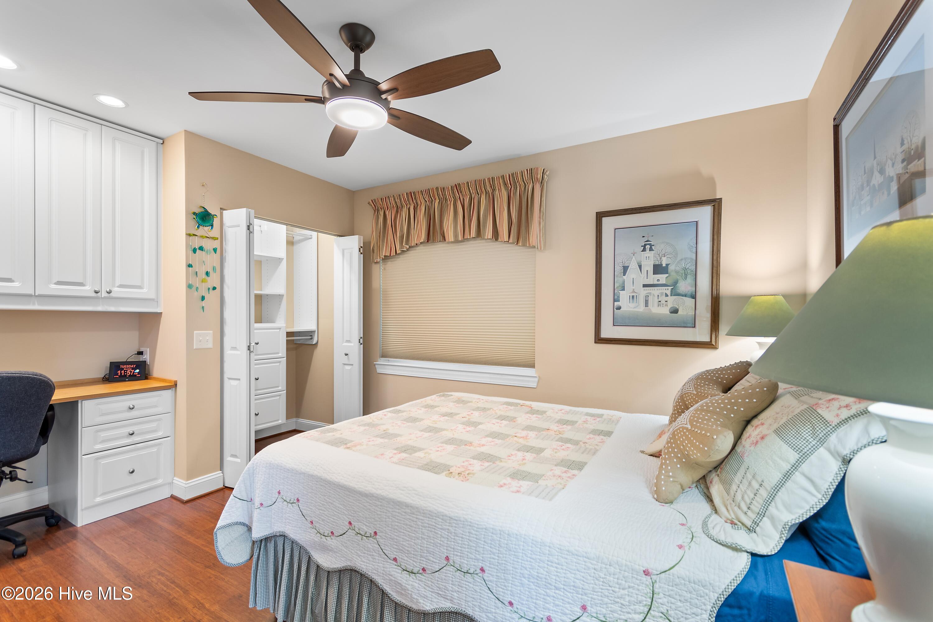 100567297 | Photo 32