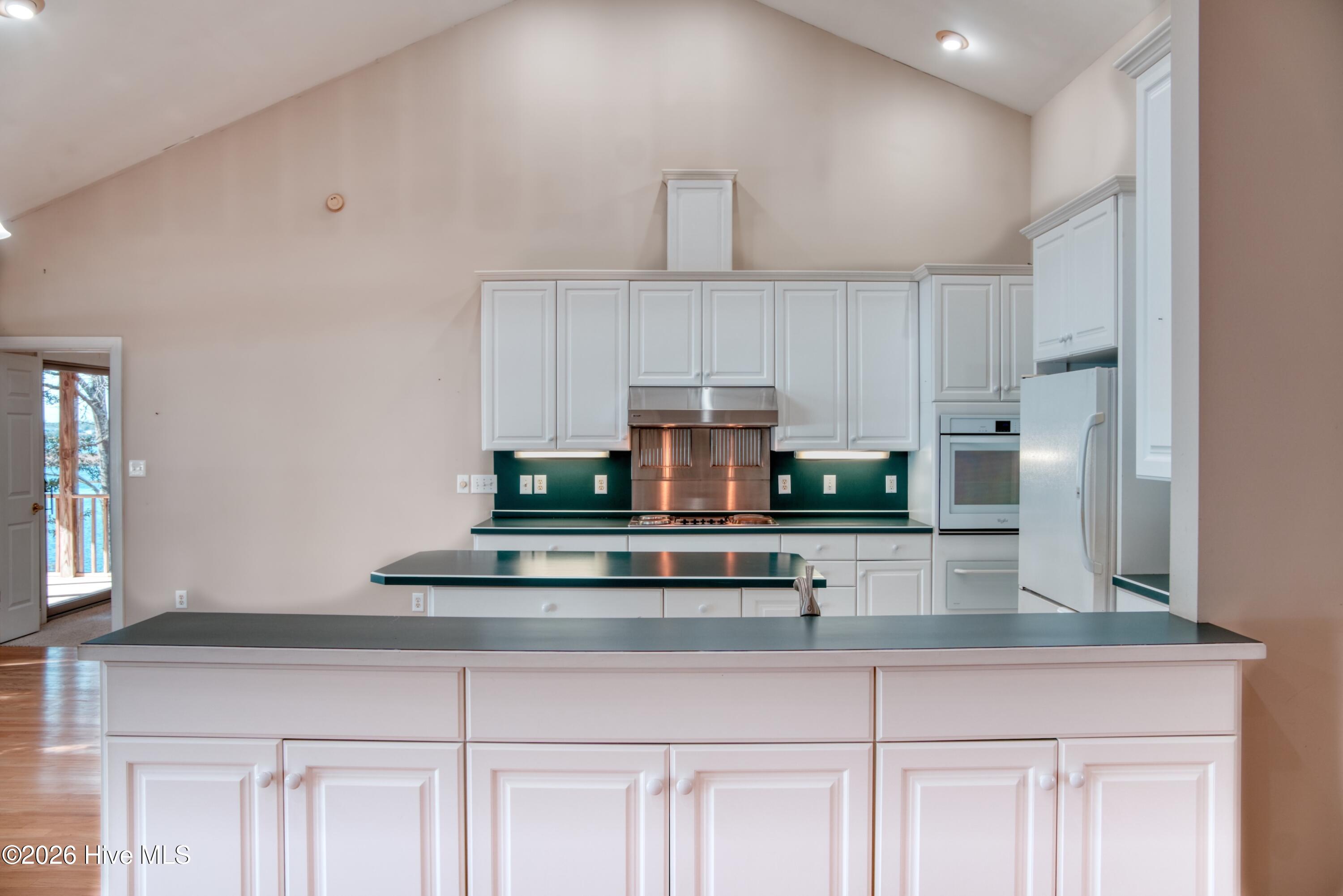 100551143 | Photo 42