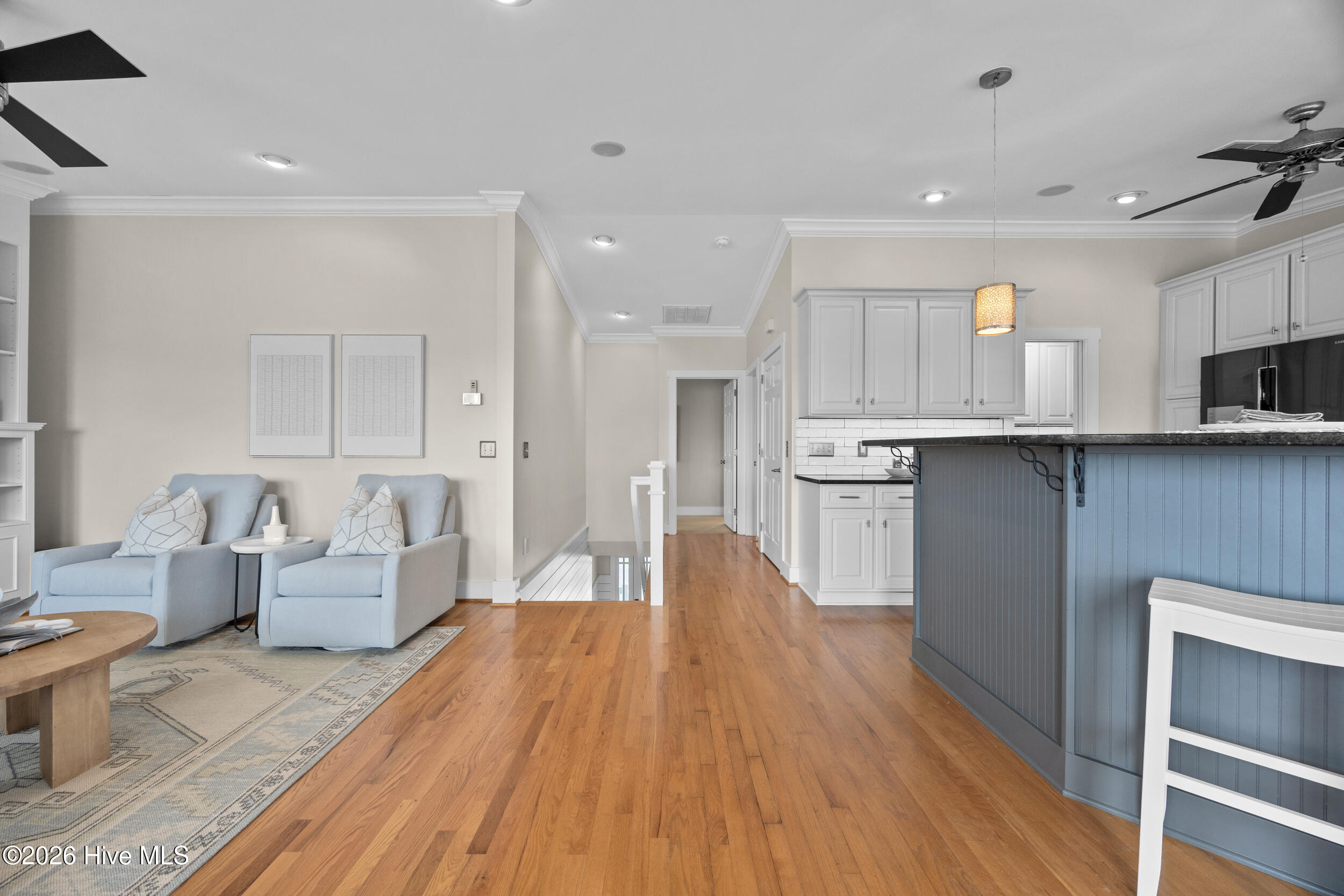 100552893 | Photo 17