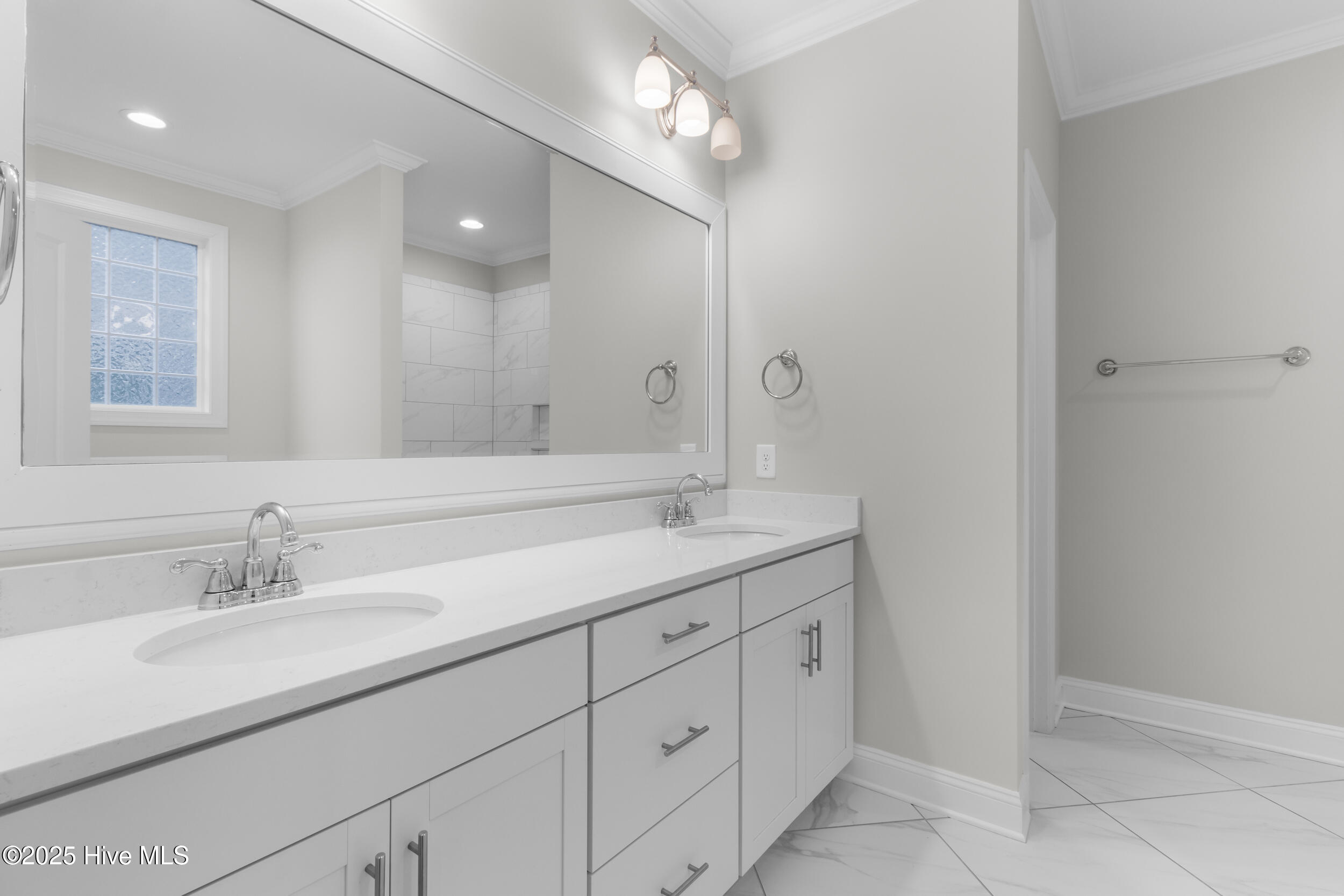 100561521 | Photo 22