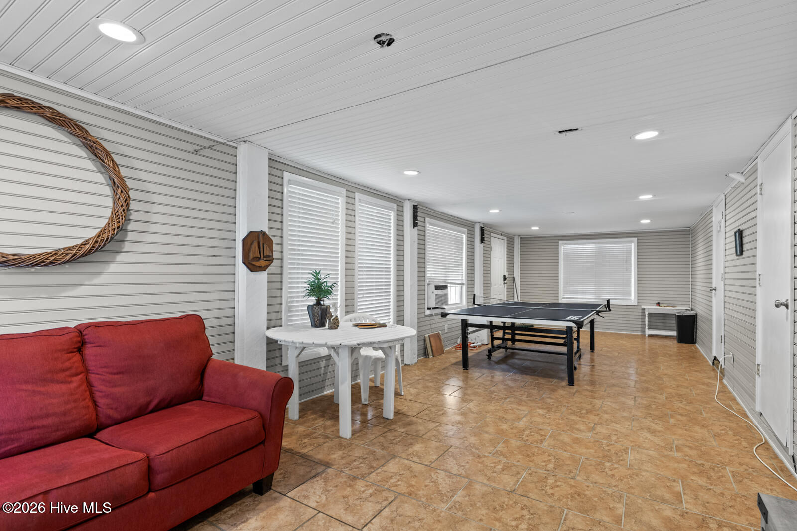 100569371 | Photo 35