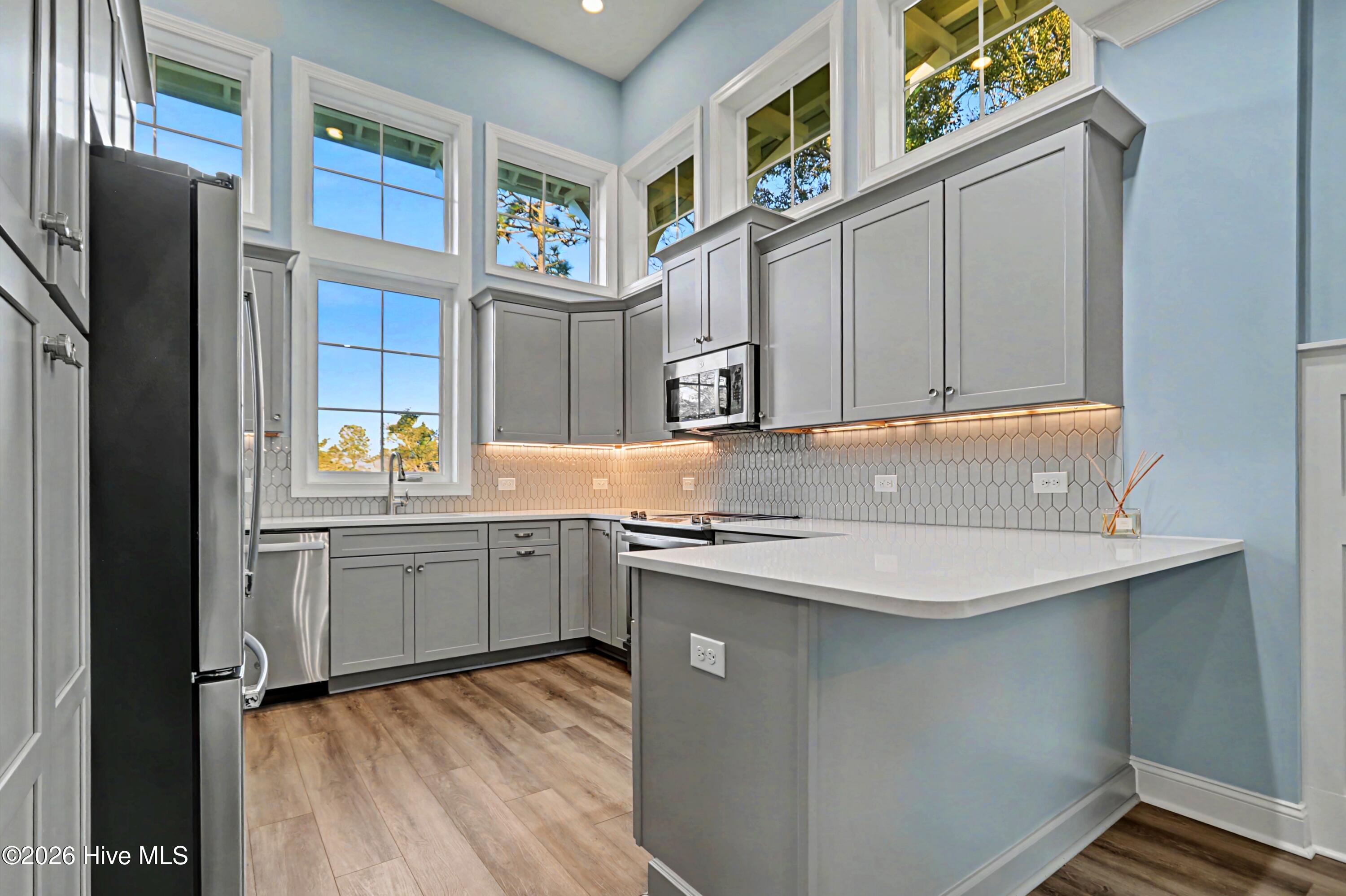 100555337 | Photo 11