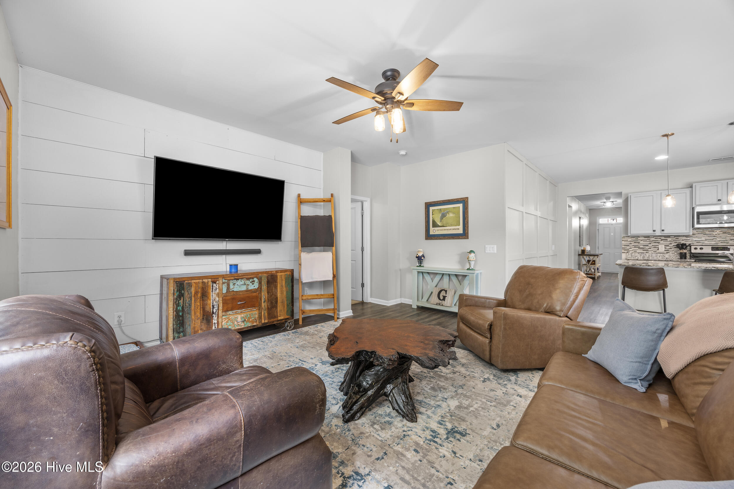 100570461 | Photo 16