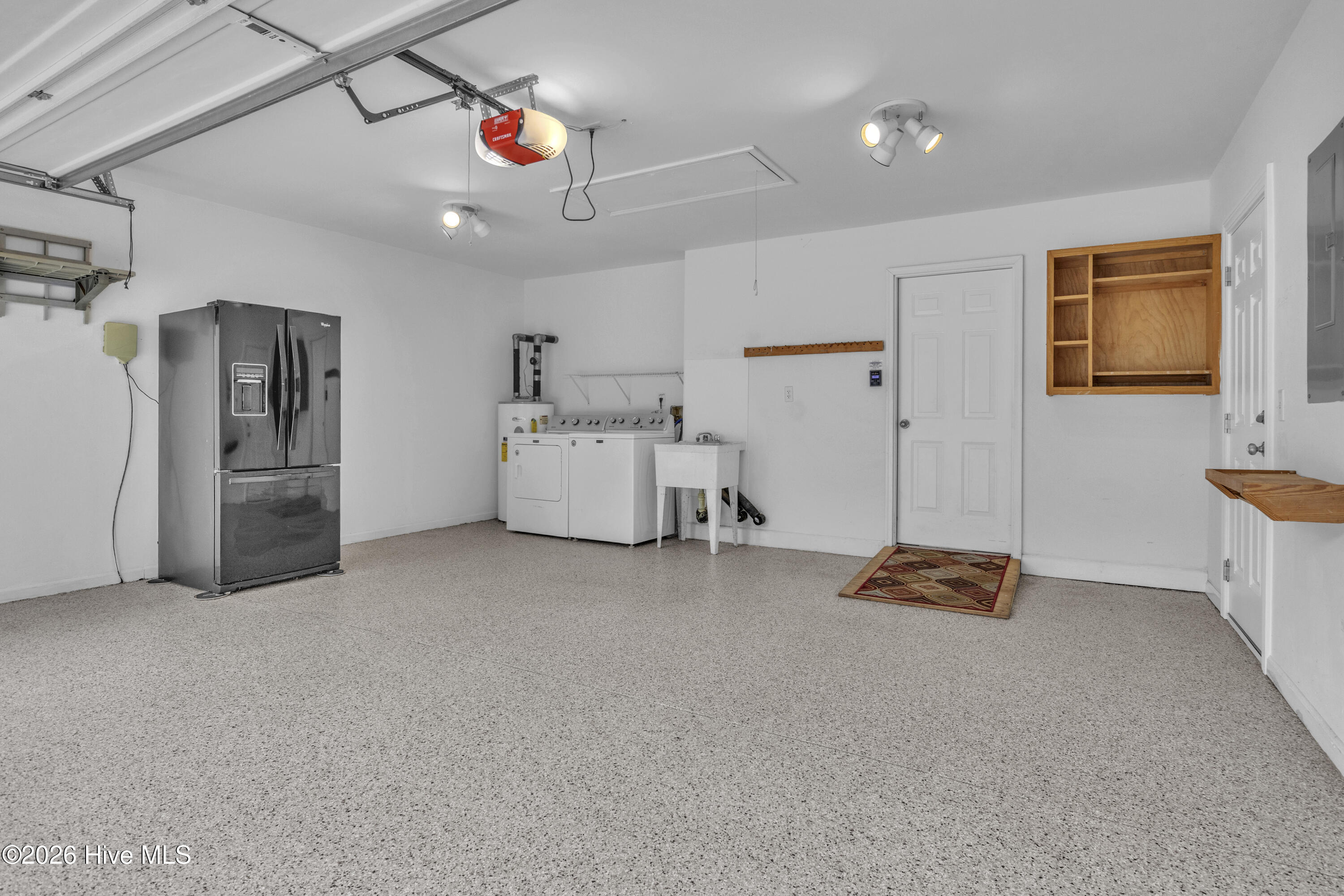 100560677 | Photo 33