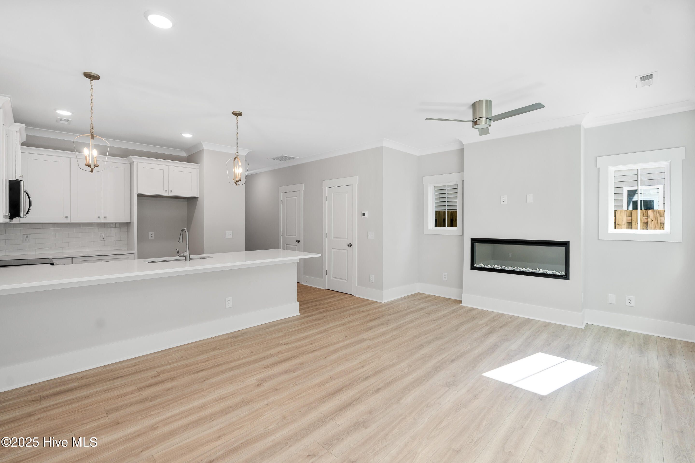 100548695 | Photo 15