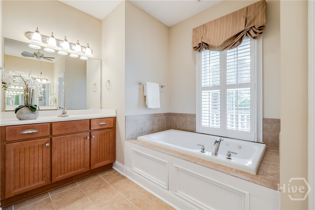 Ensuite with jetted tub and two vanities