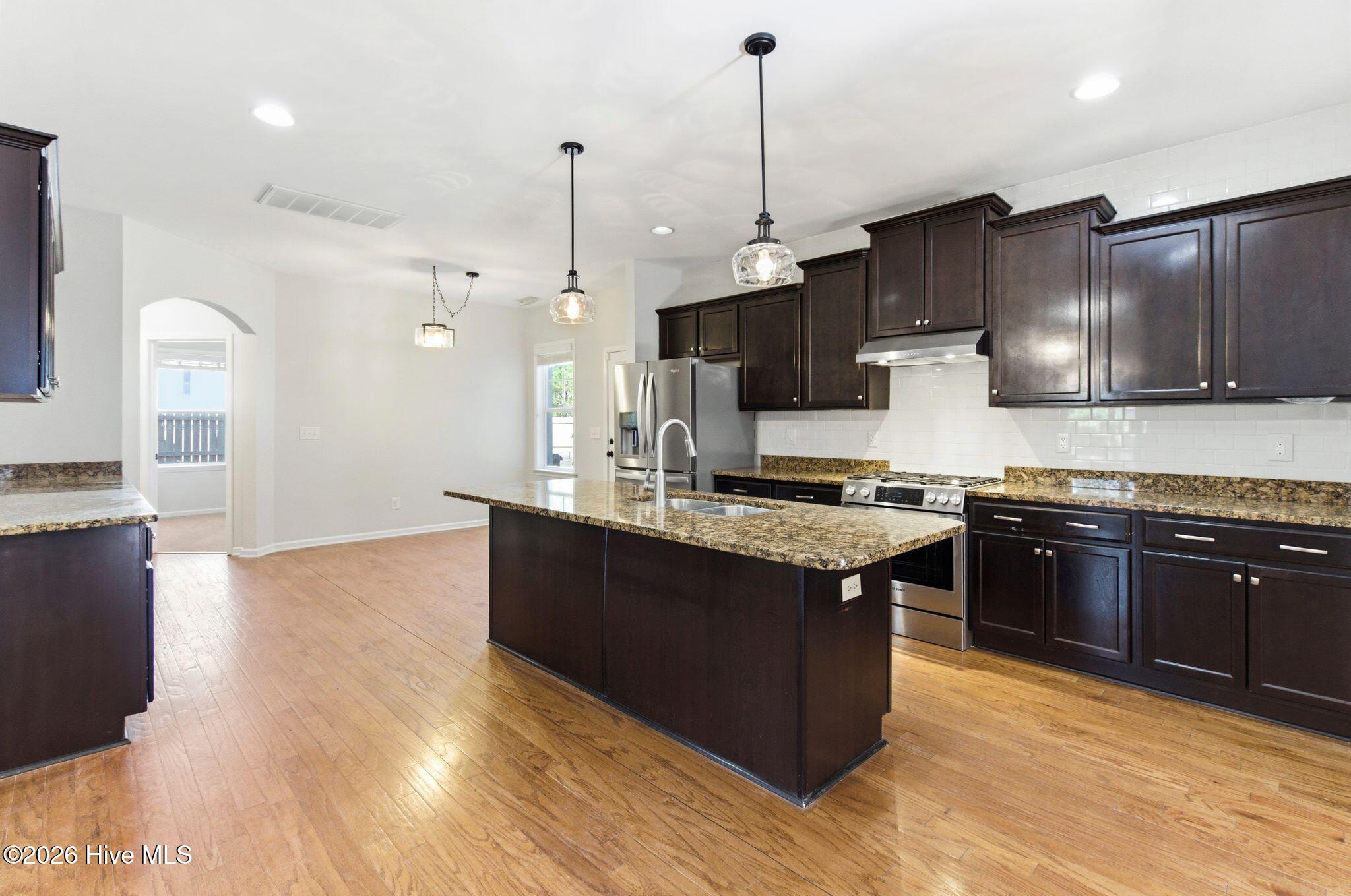 100566859 | Photo 22