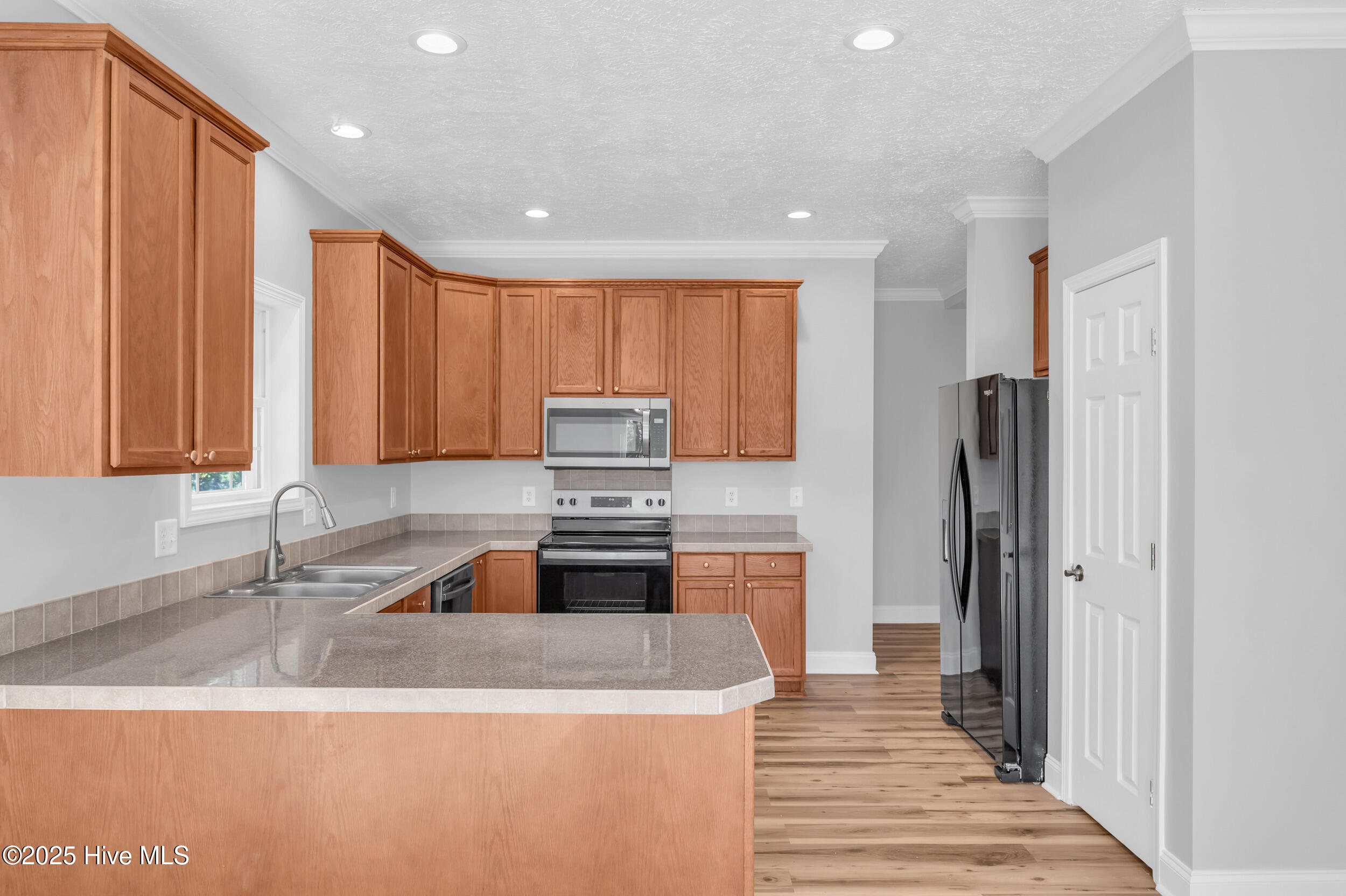 100537986 | Photo 24