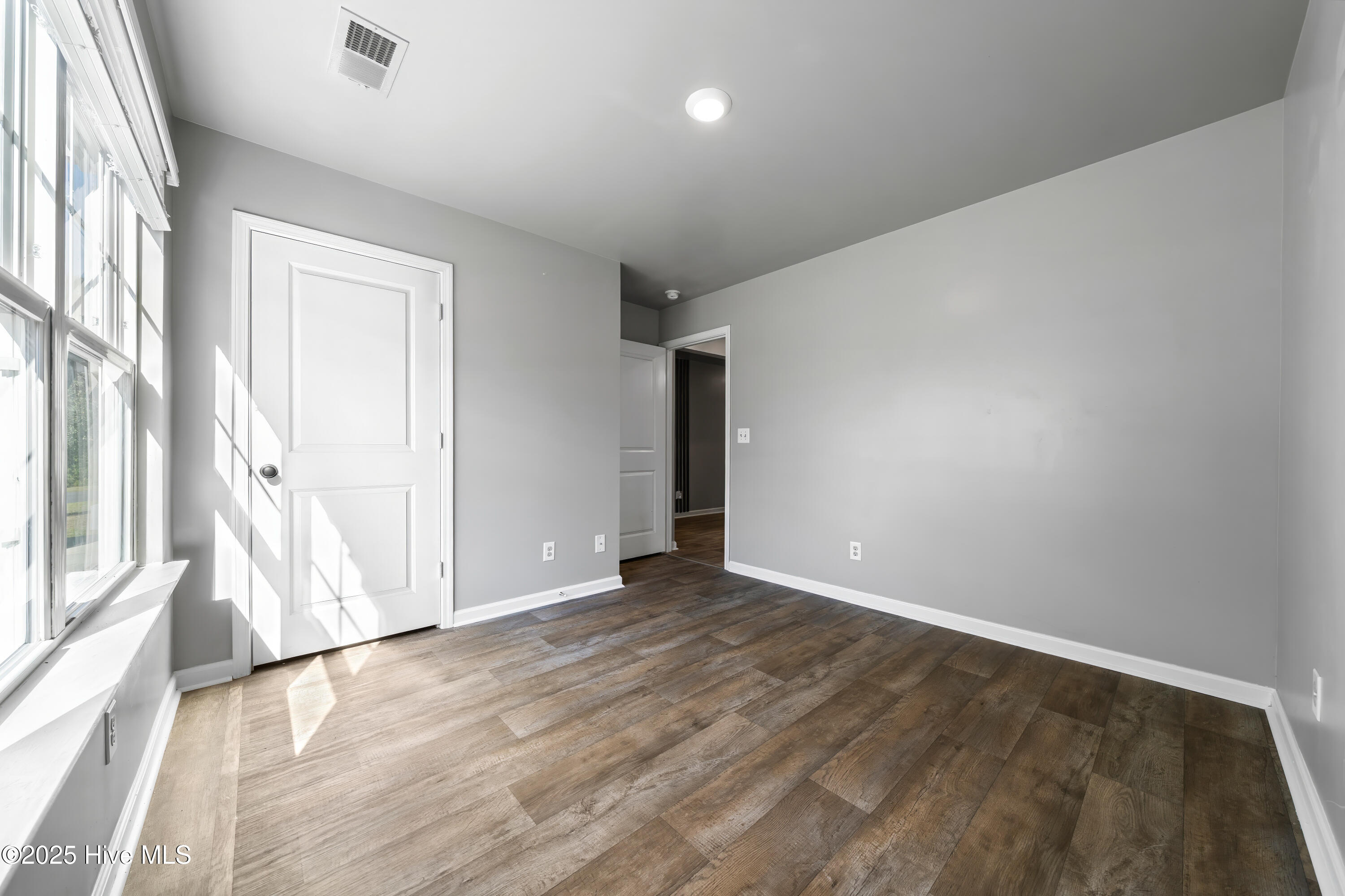 100538063 | Photo 11