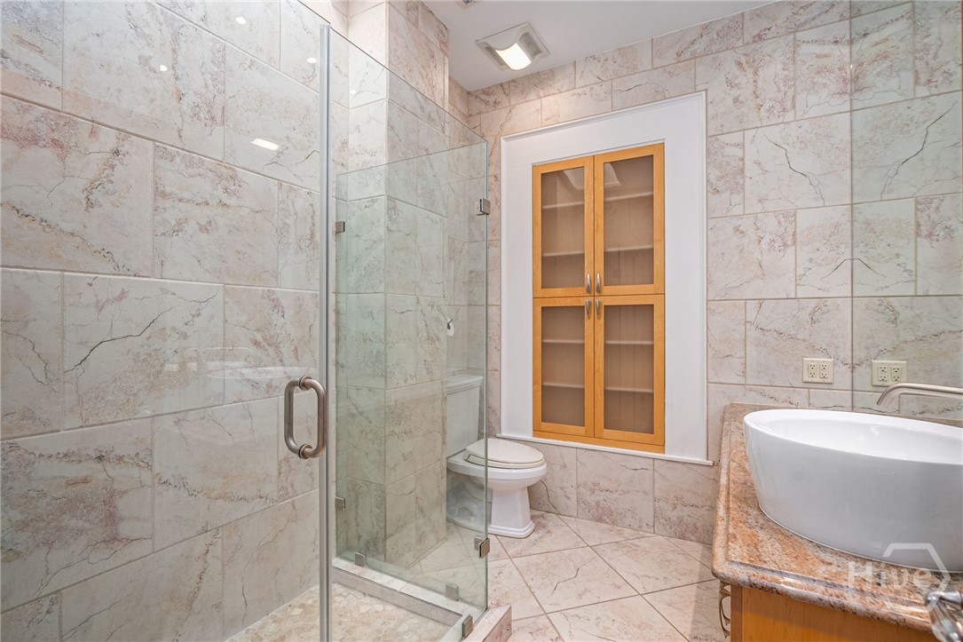 Guest full bathroom