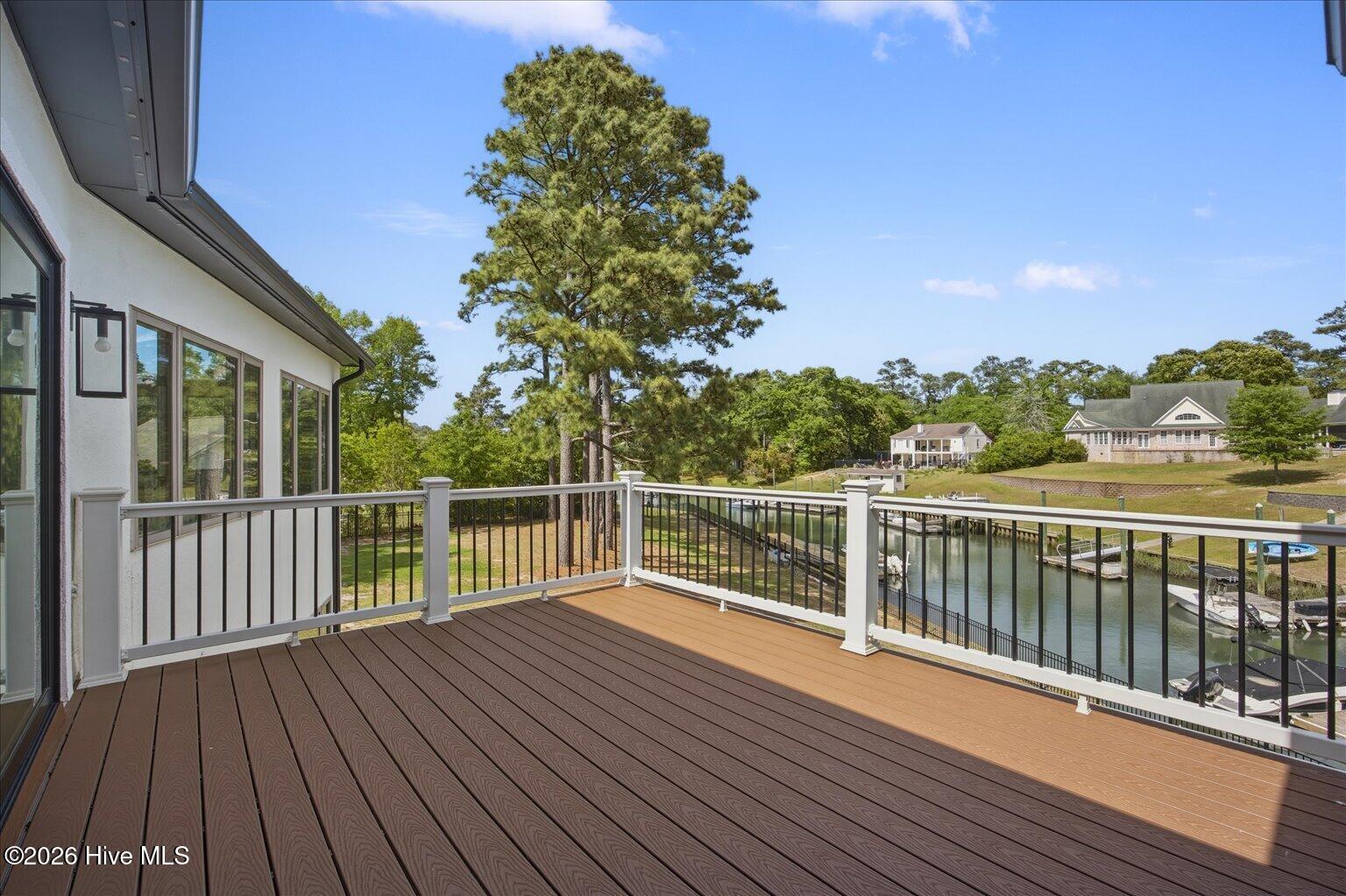 100569224 | Photo 21