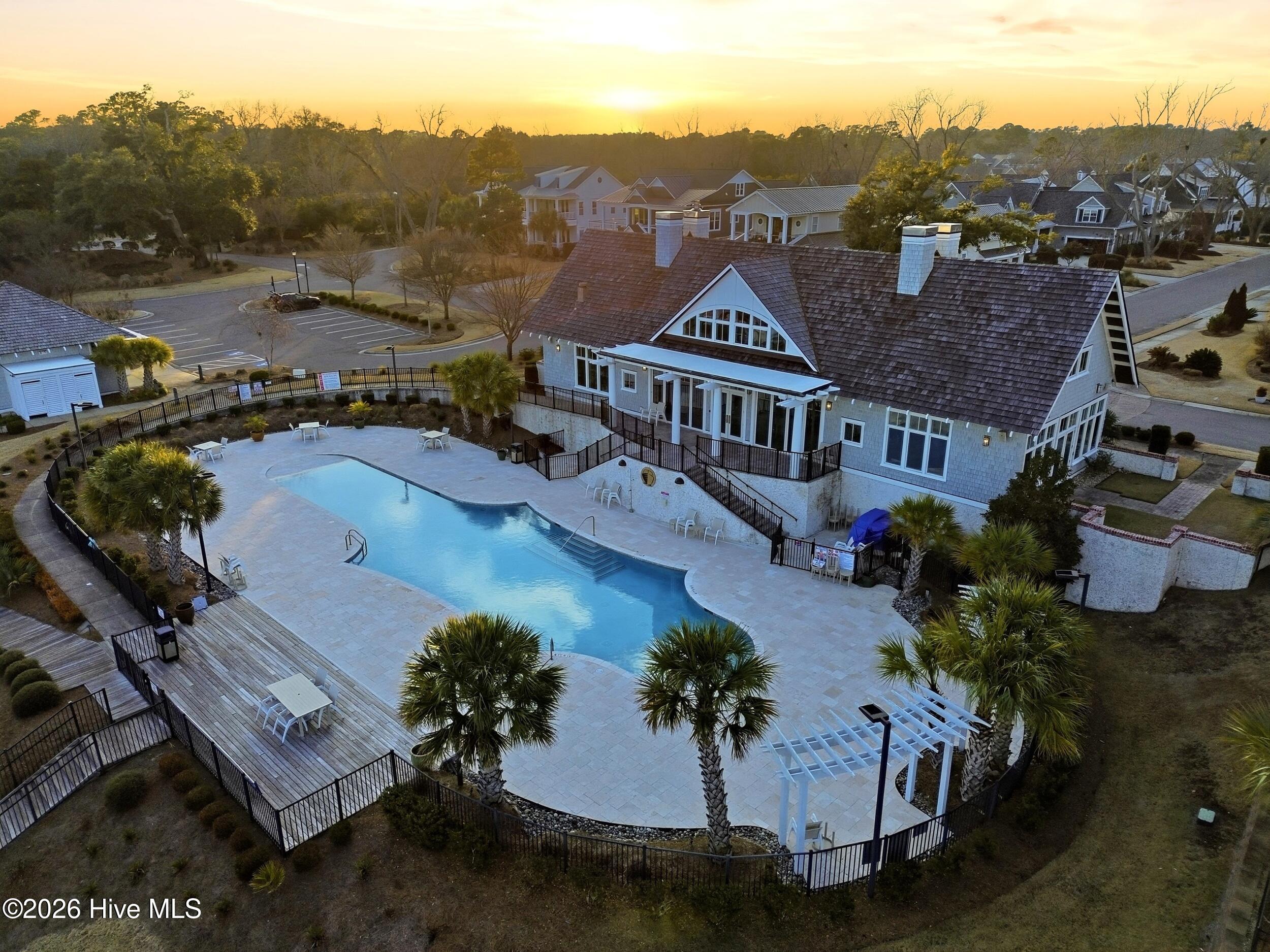 100567048 | Photo 55