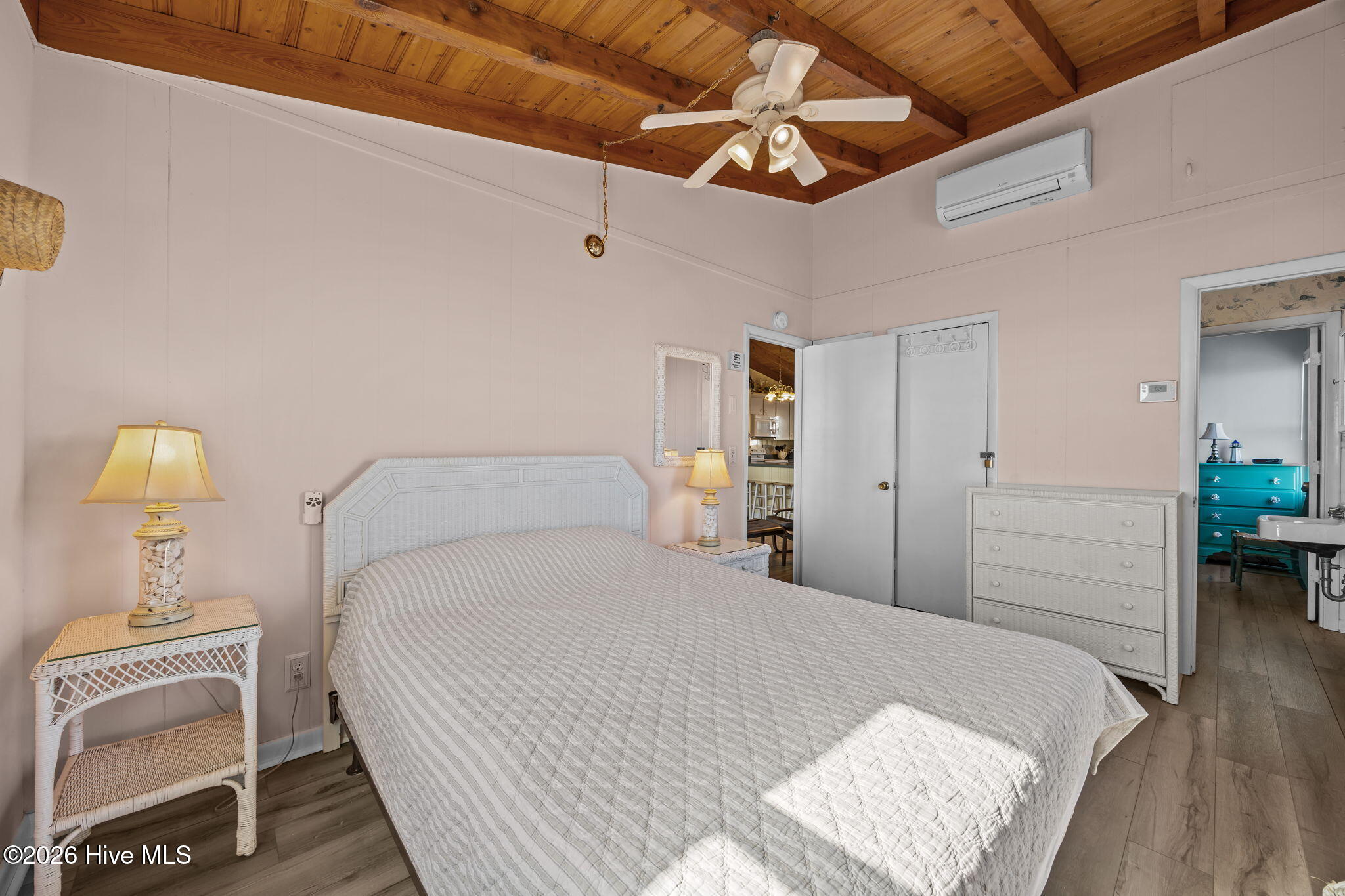 100550375 | Photo 33