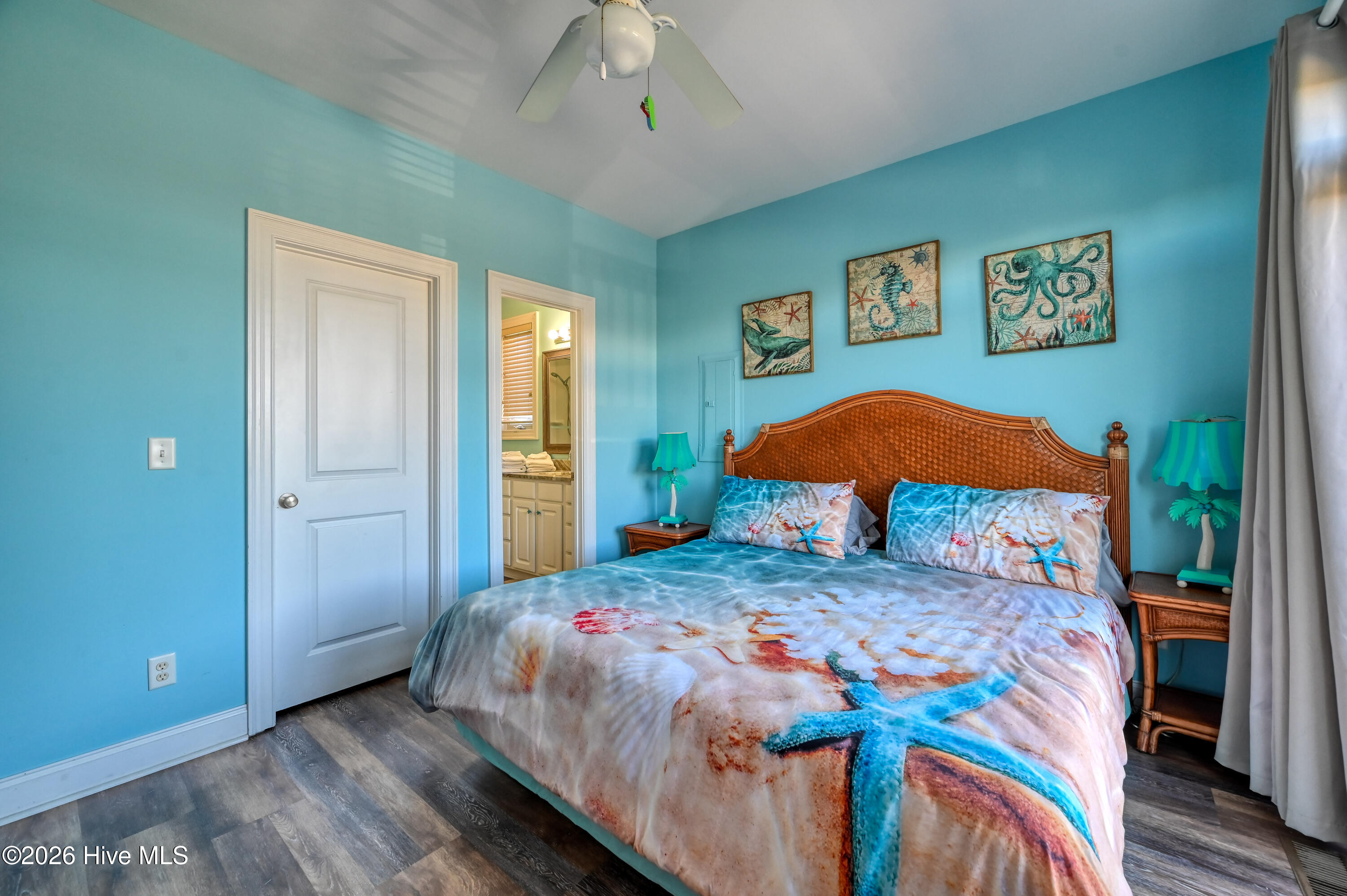 100569852 | Photo 25