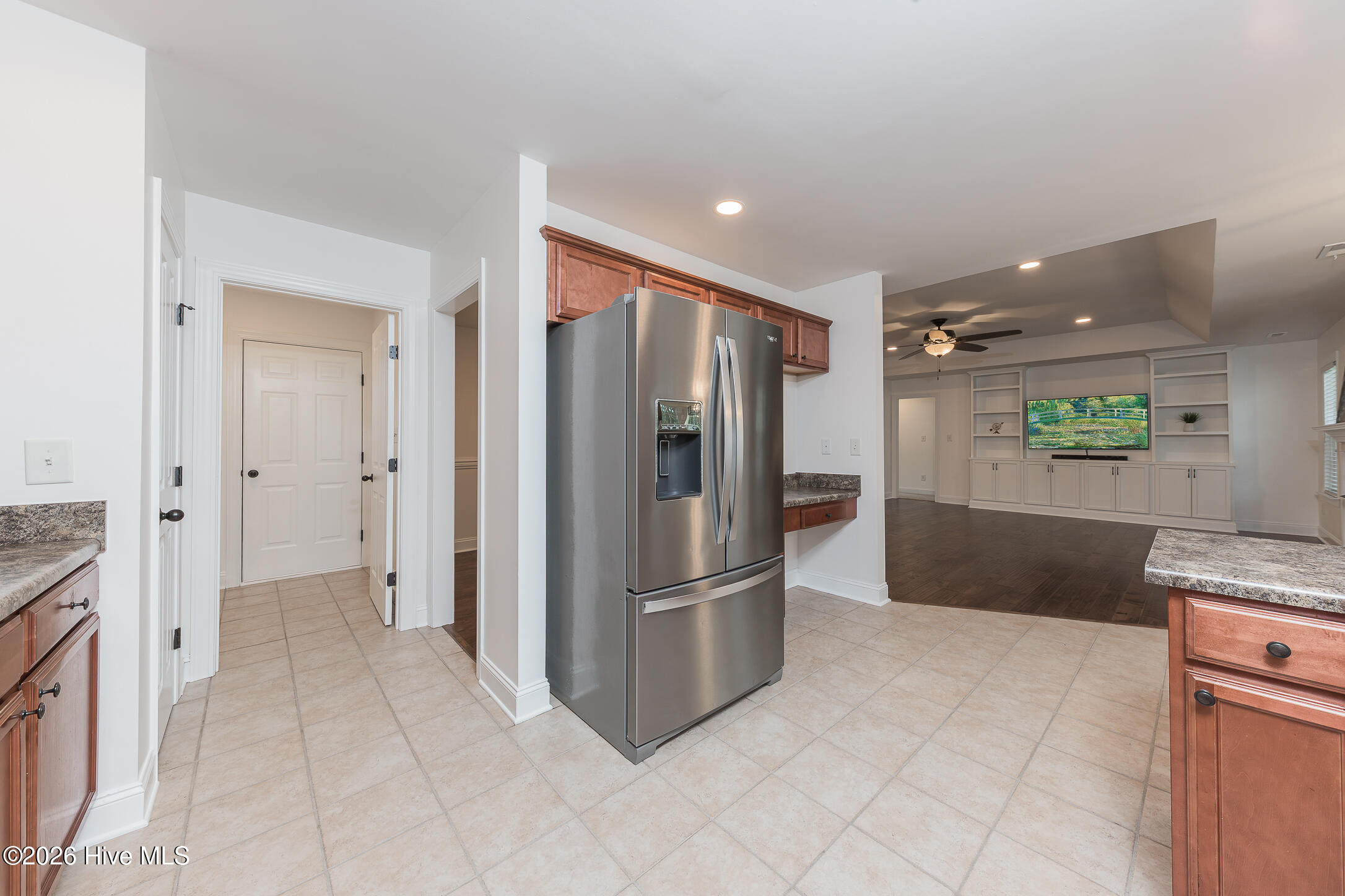 100566489 | Photo 26