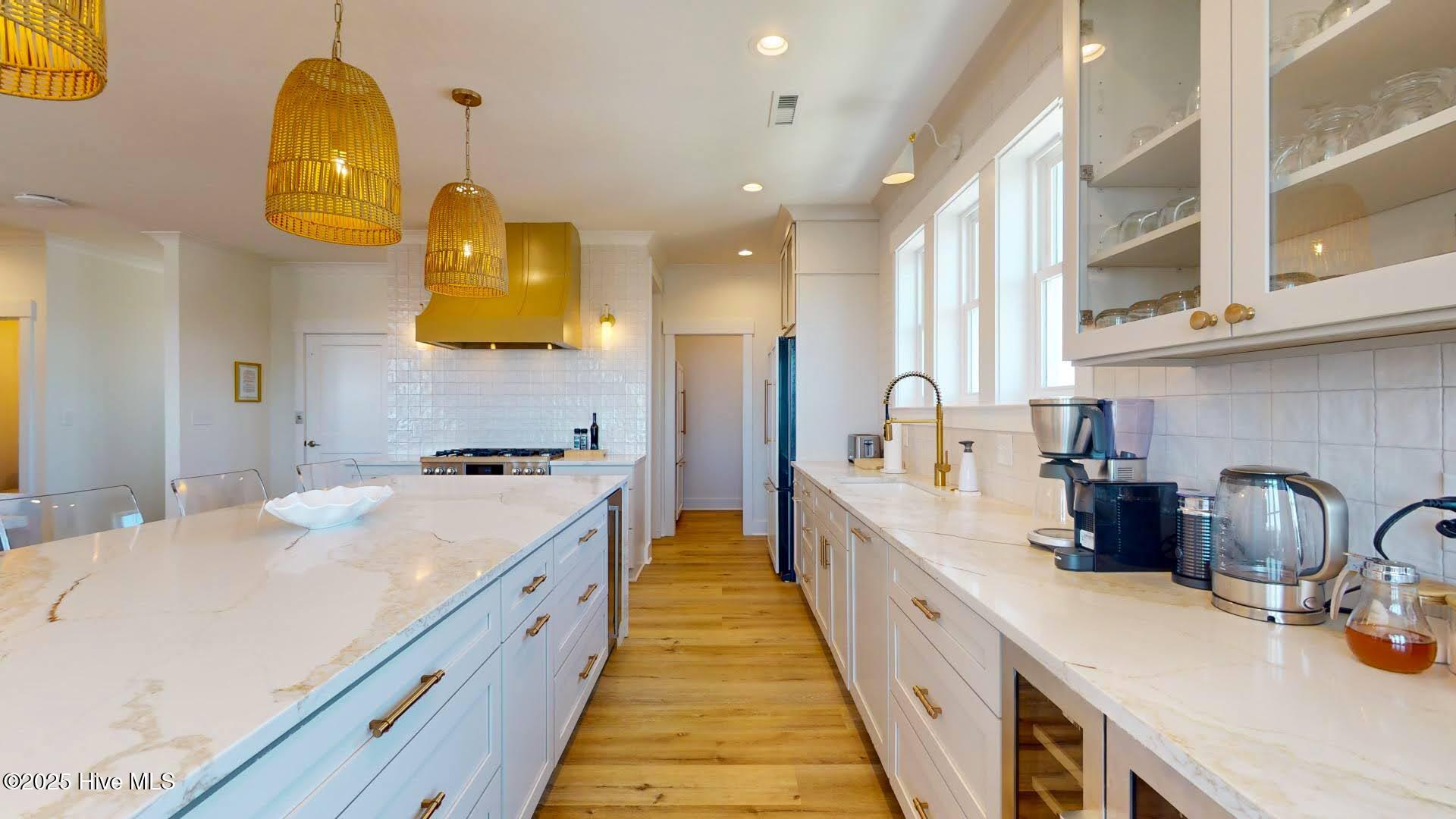 100560716 | Photo 31