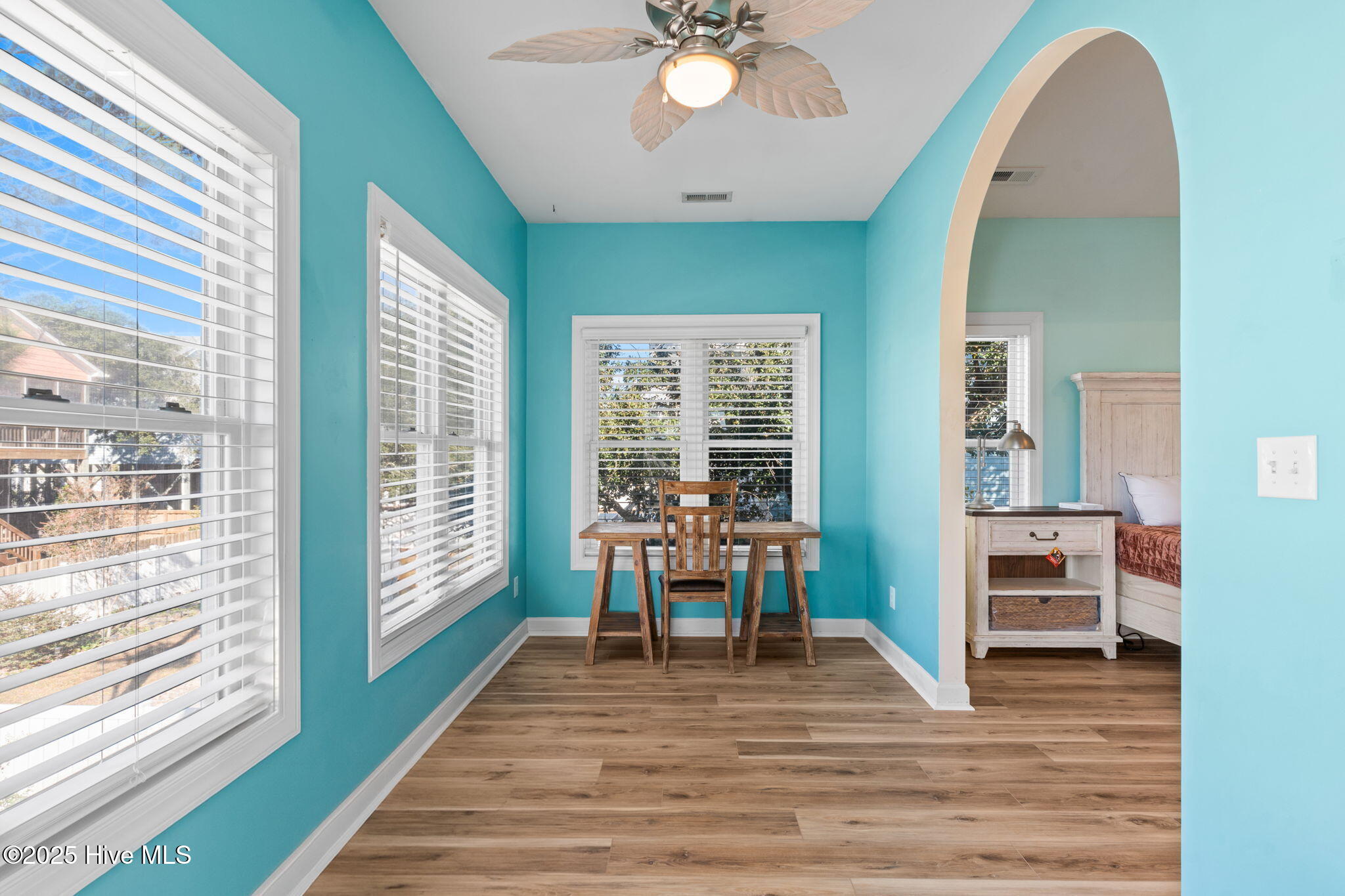 100542158 | Photo 49