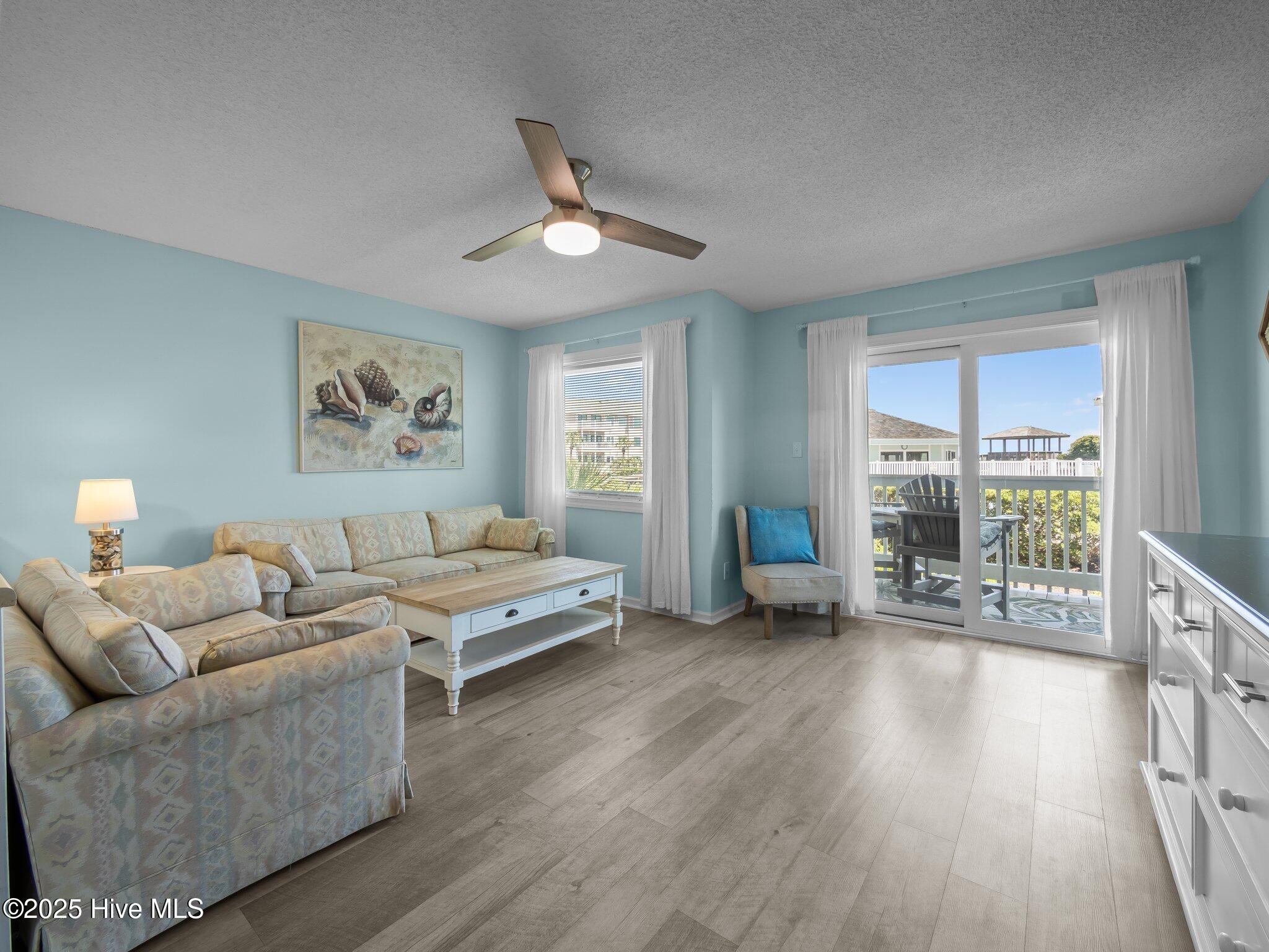 100536863 | Photo 12