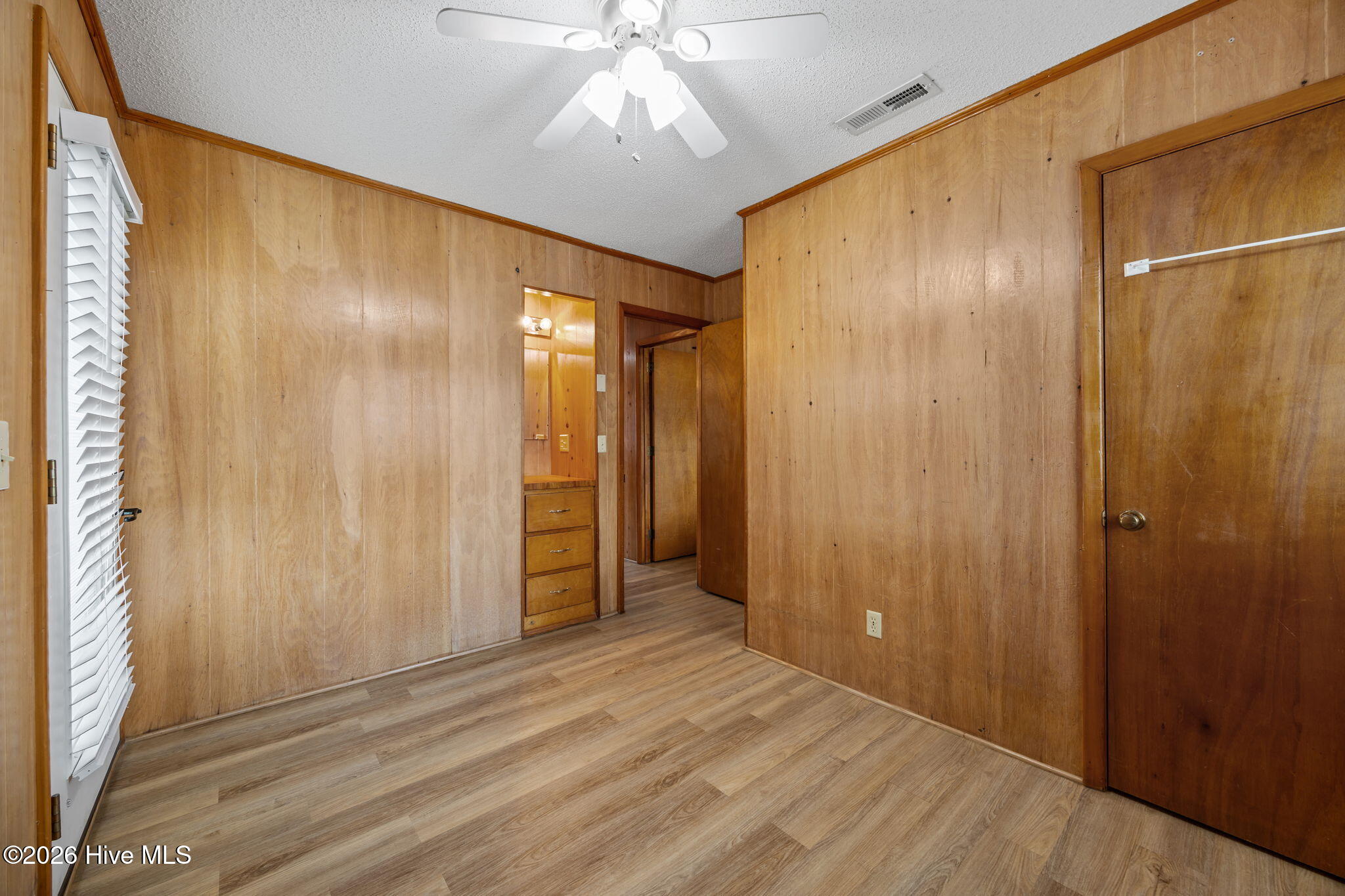 100555890 | Photo 24