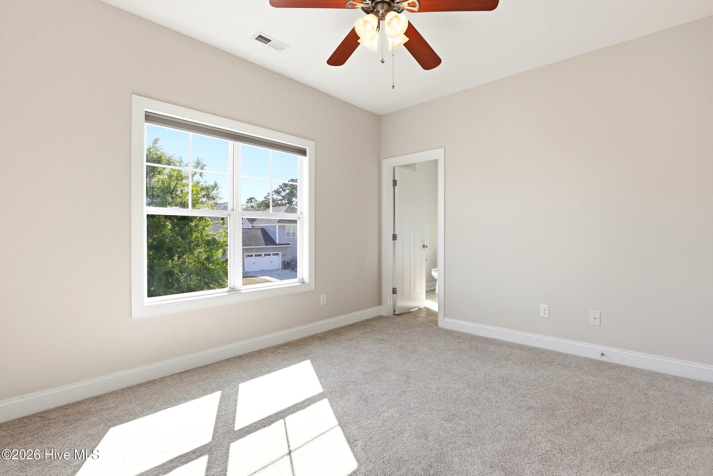 100569352 | Photo 33