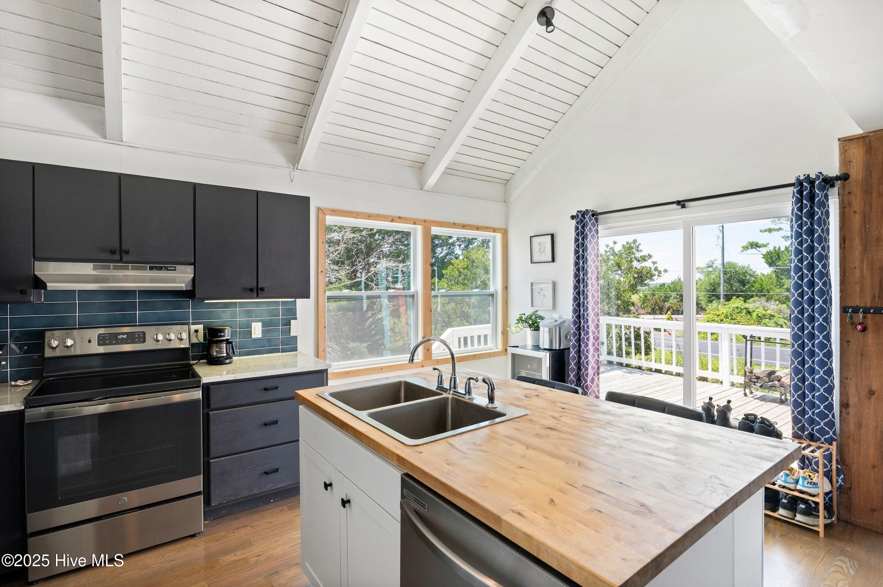 100530786 | Photo 10