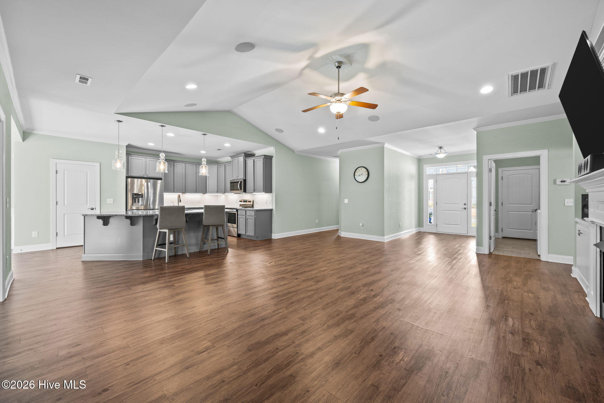 100557618 | Photo 12