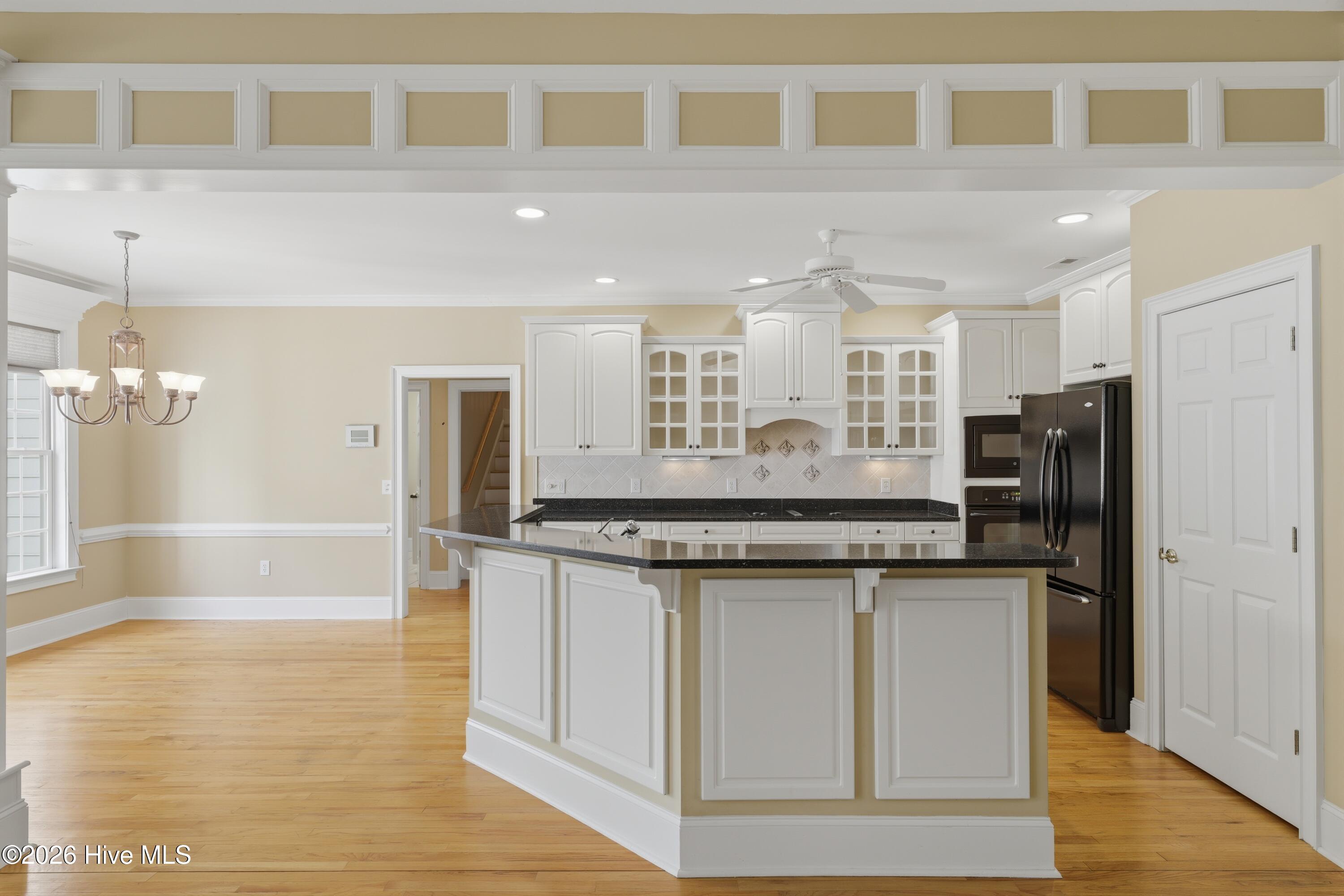 100564679 | Photo 19