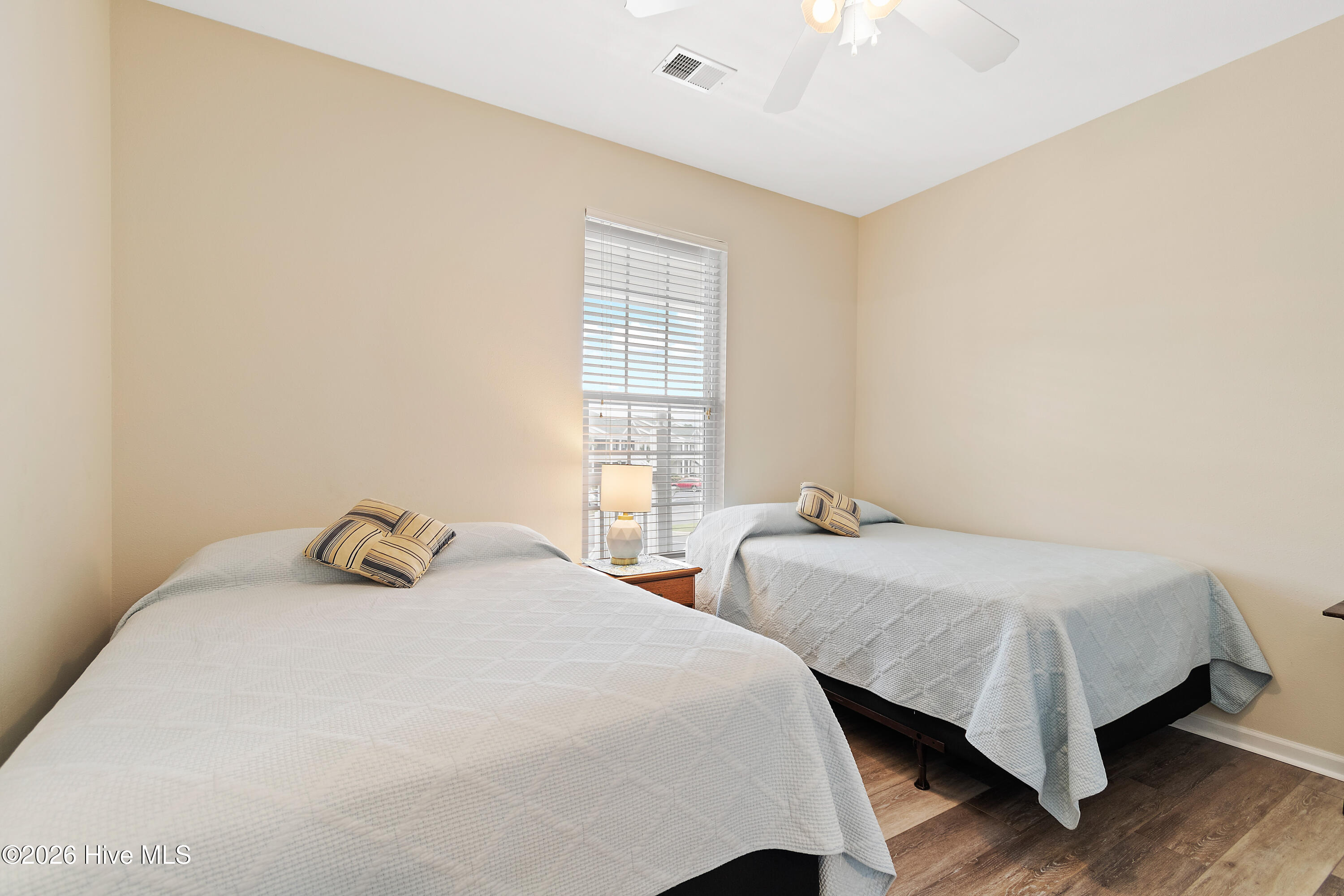 100549357 | Photo 13