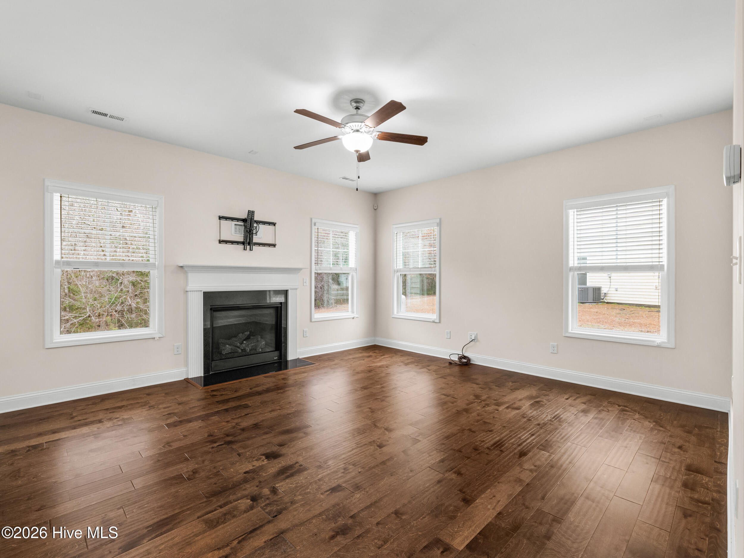 100548772 | Photo 12