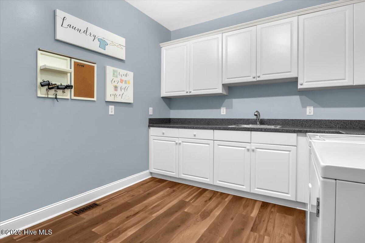 100567087 | Photo 36