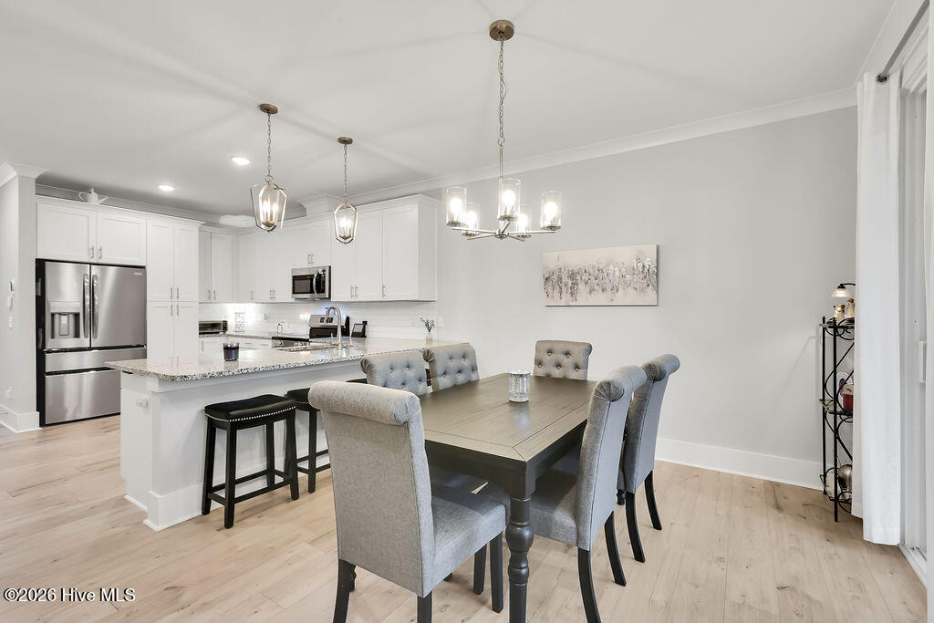 100549717 | Photo 12