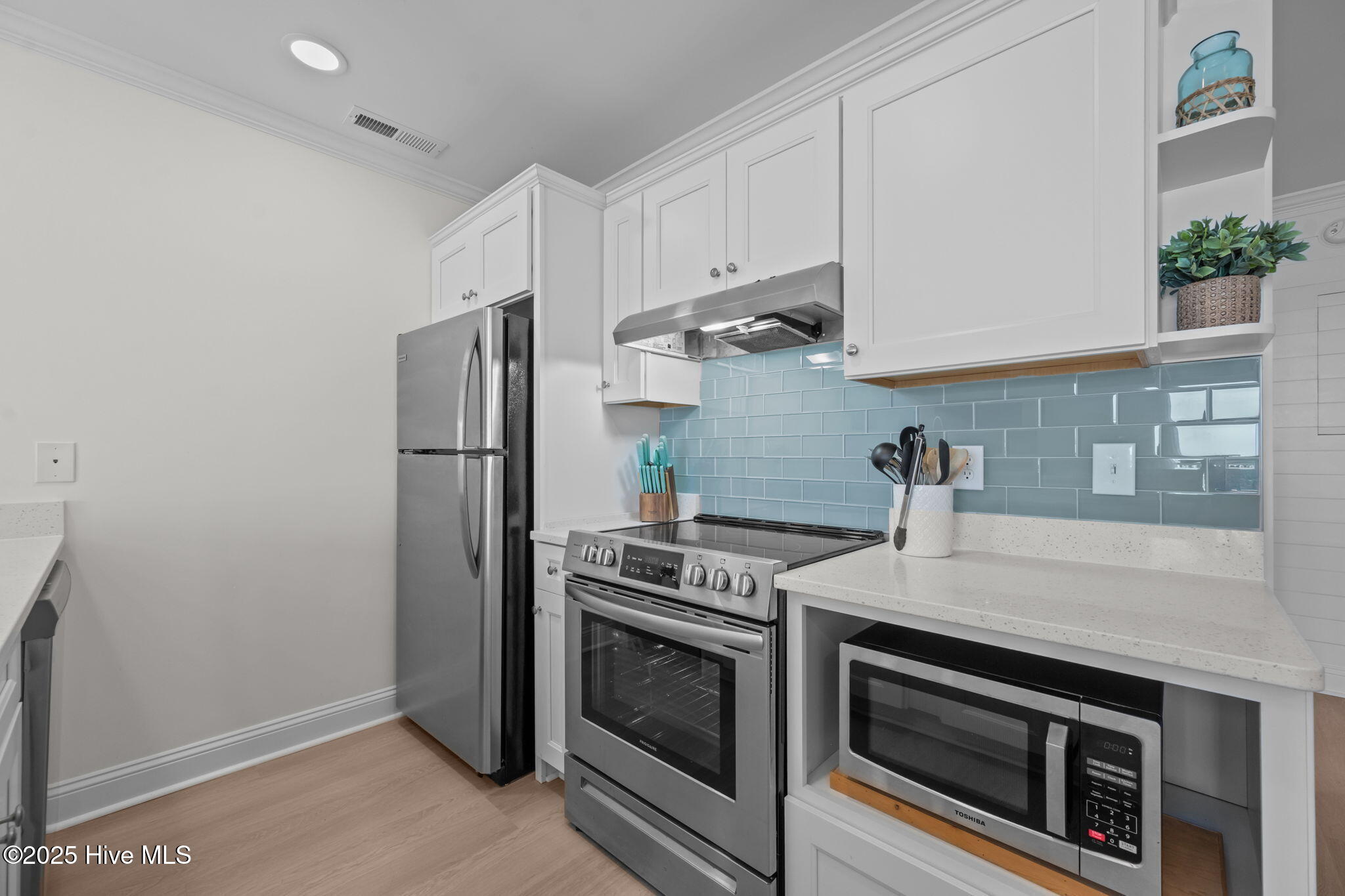 100546073 | Photo 18