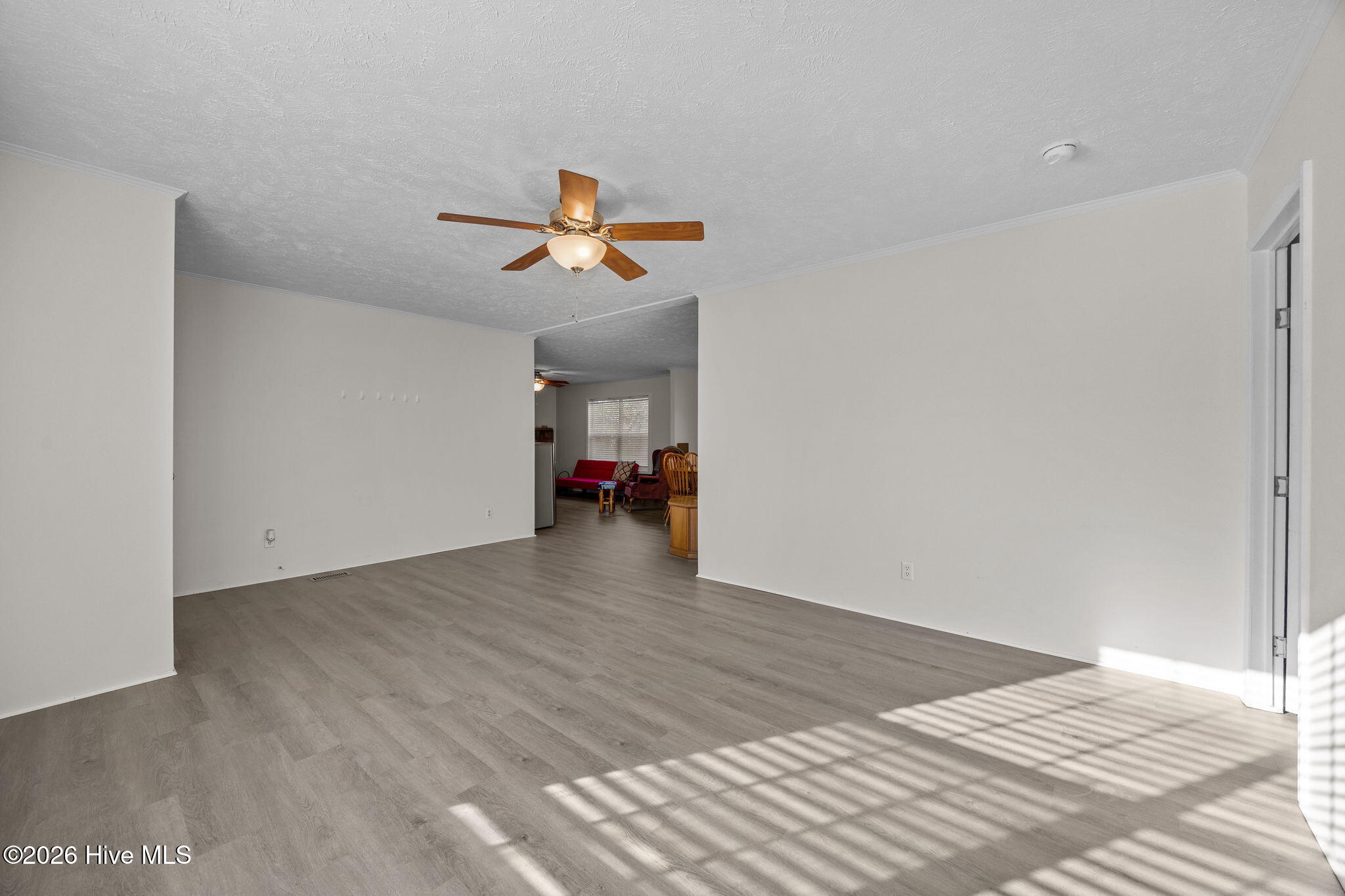 100550408 | Photo 10