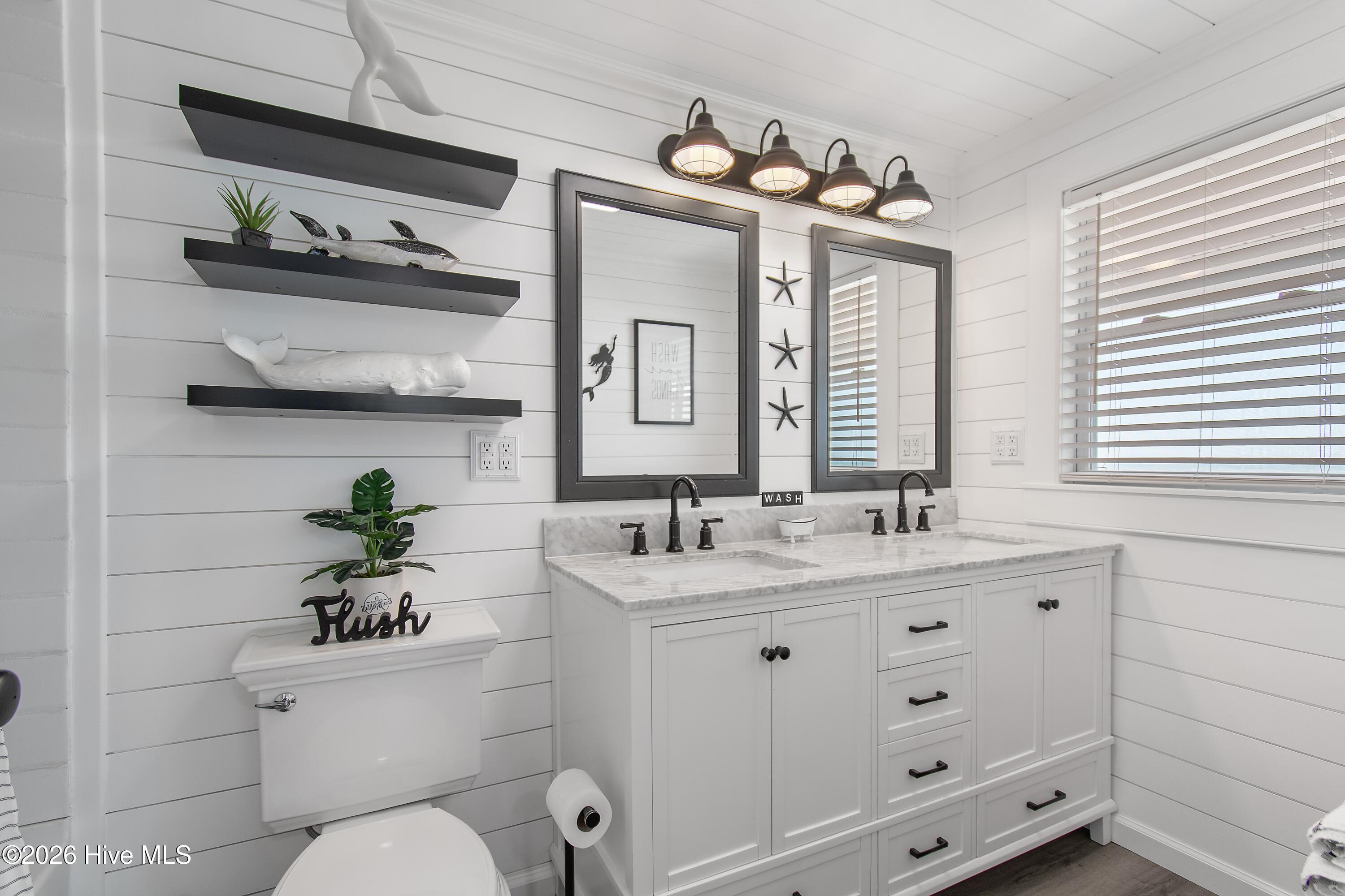 100567968 | Photo 35