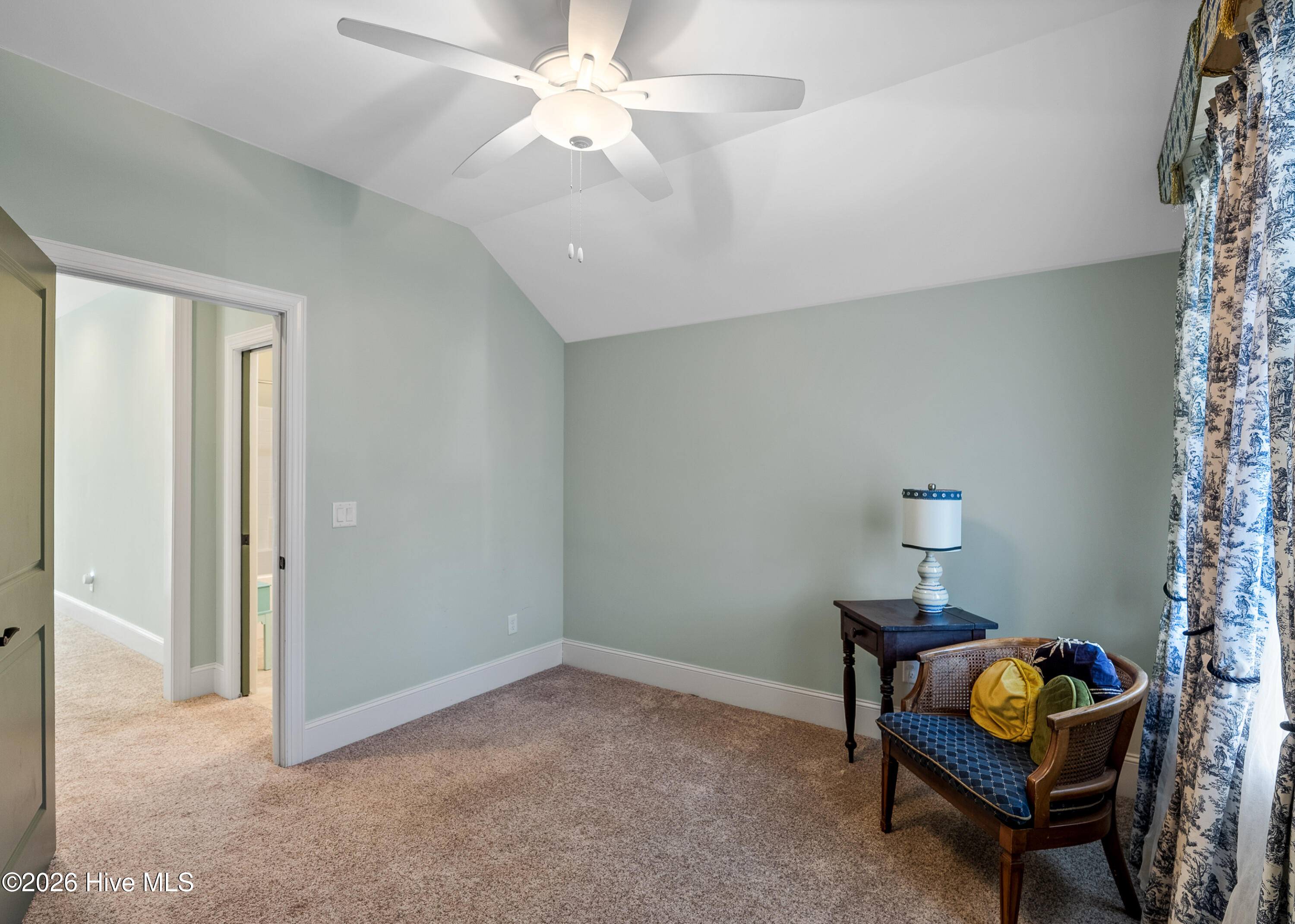 100550882 | Photo 50