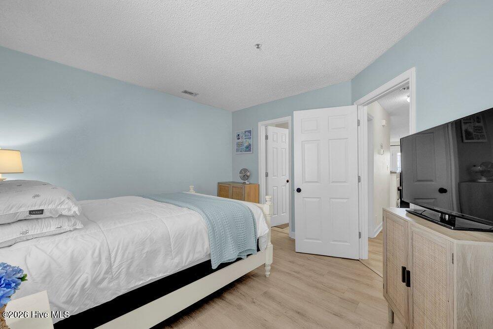 100569395 | Photo 24