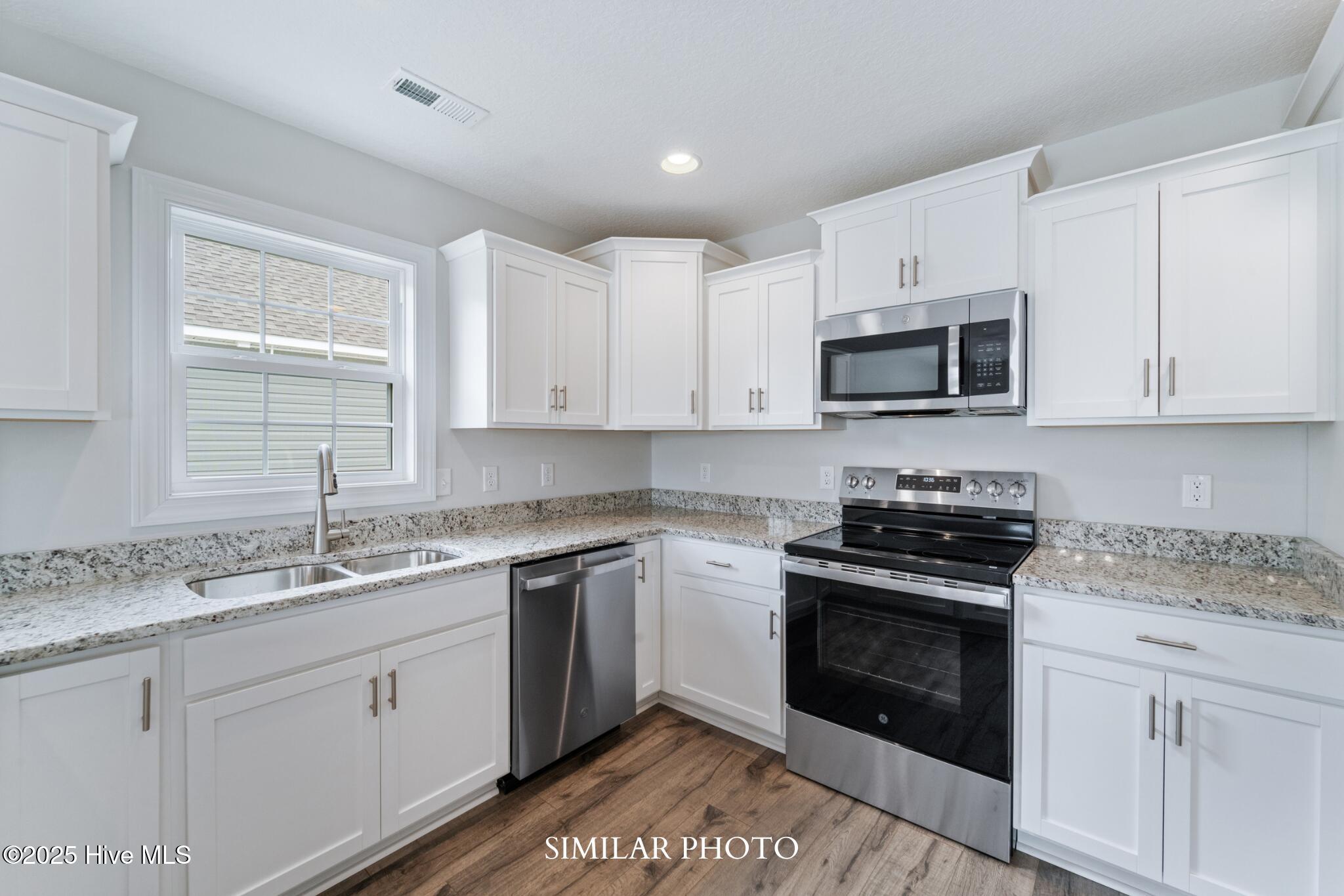 100545491 | Photo 12