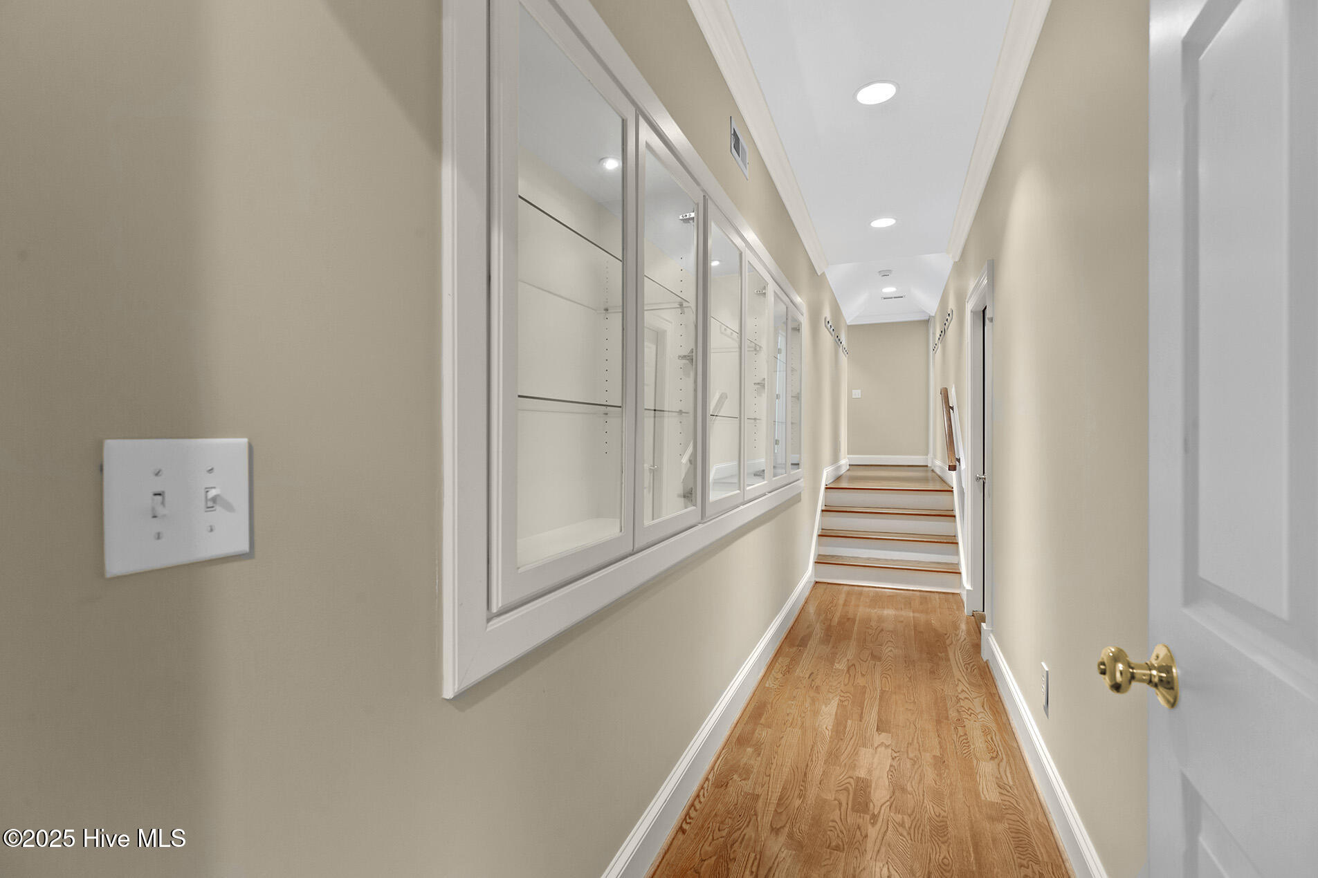 100545737 | Photo 62