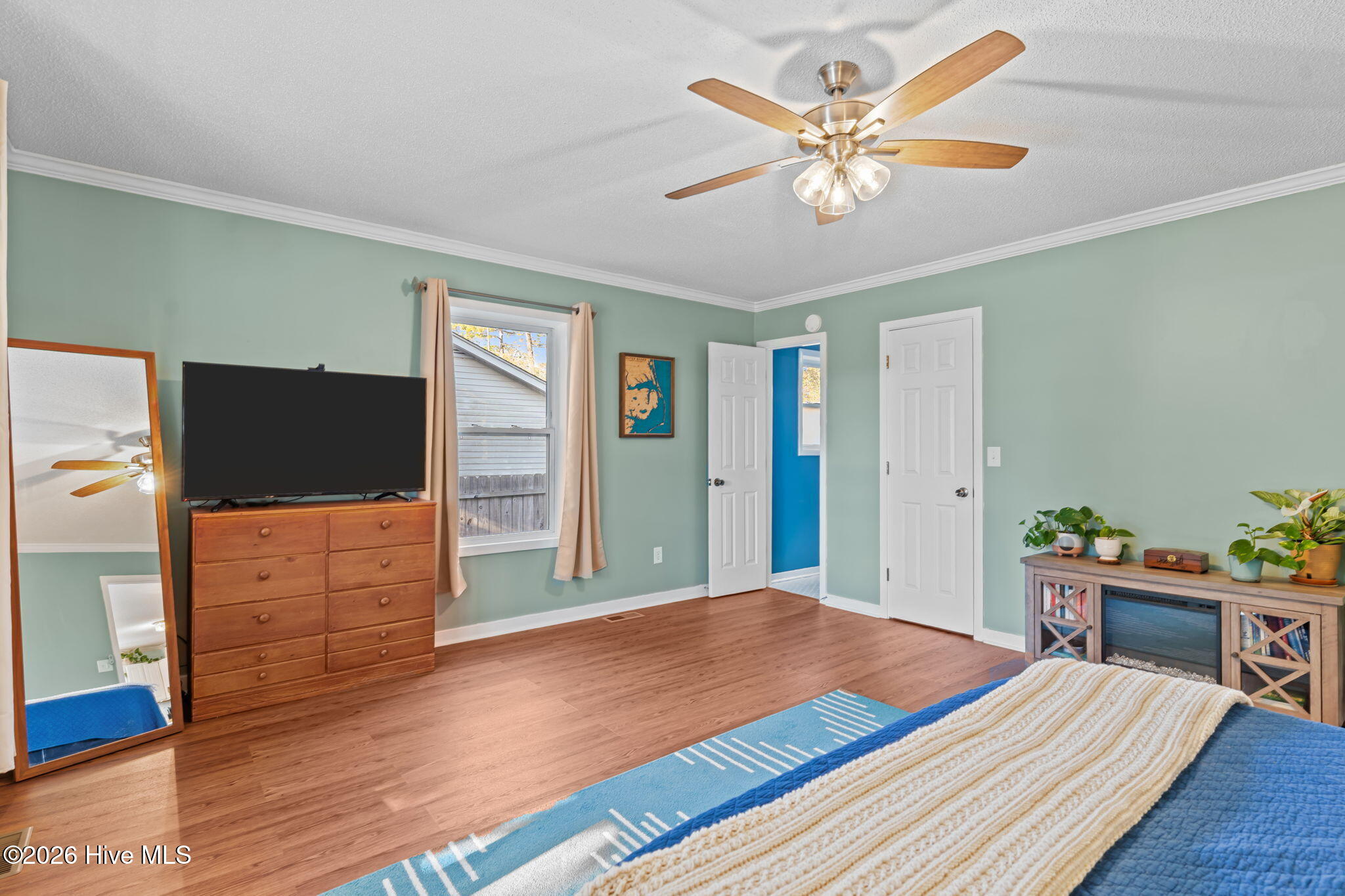 100557804 | Photo 16