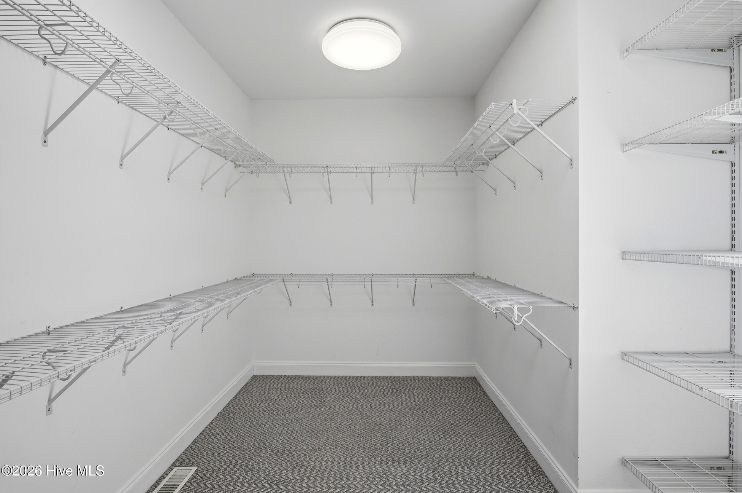 100566149 | Photo 29