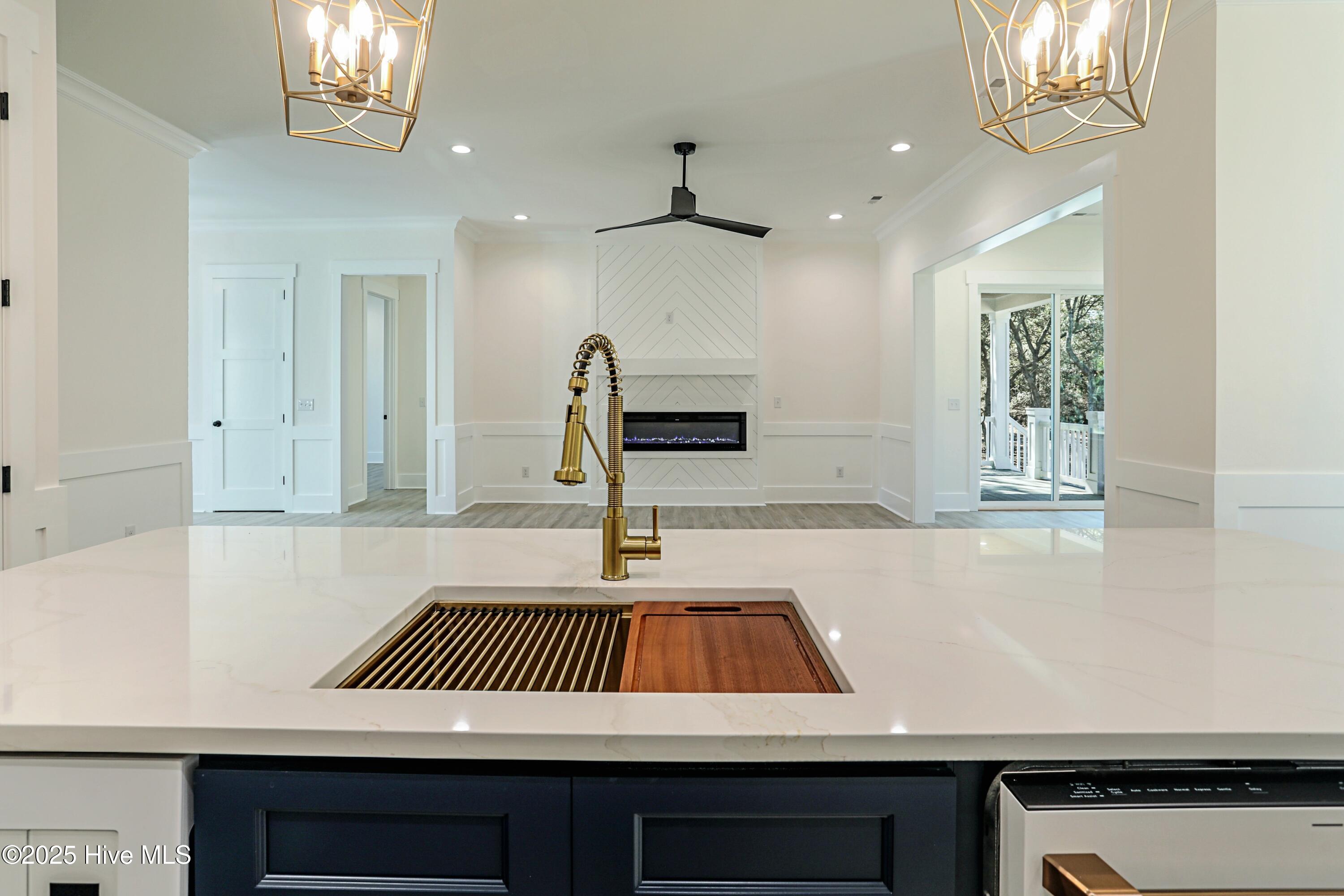 100535738 | Photo 32