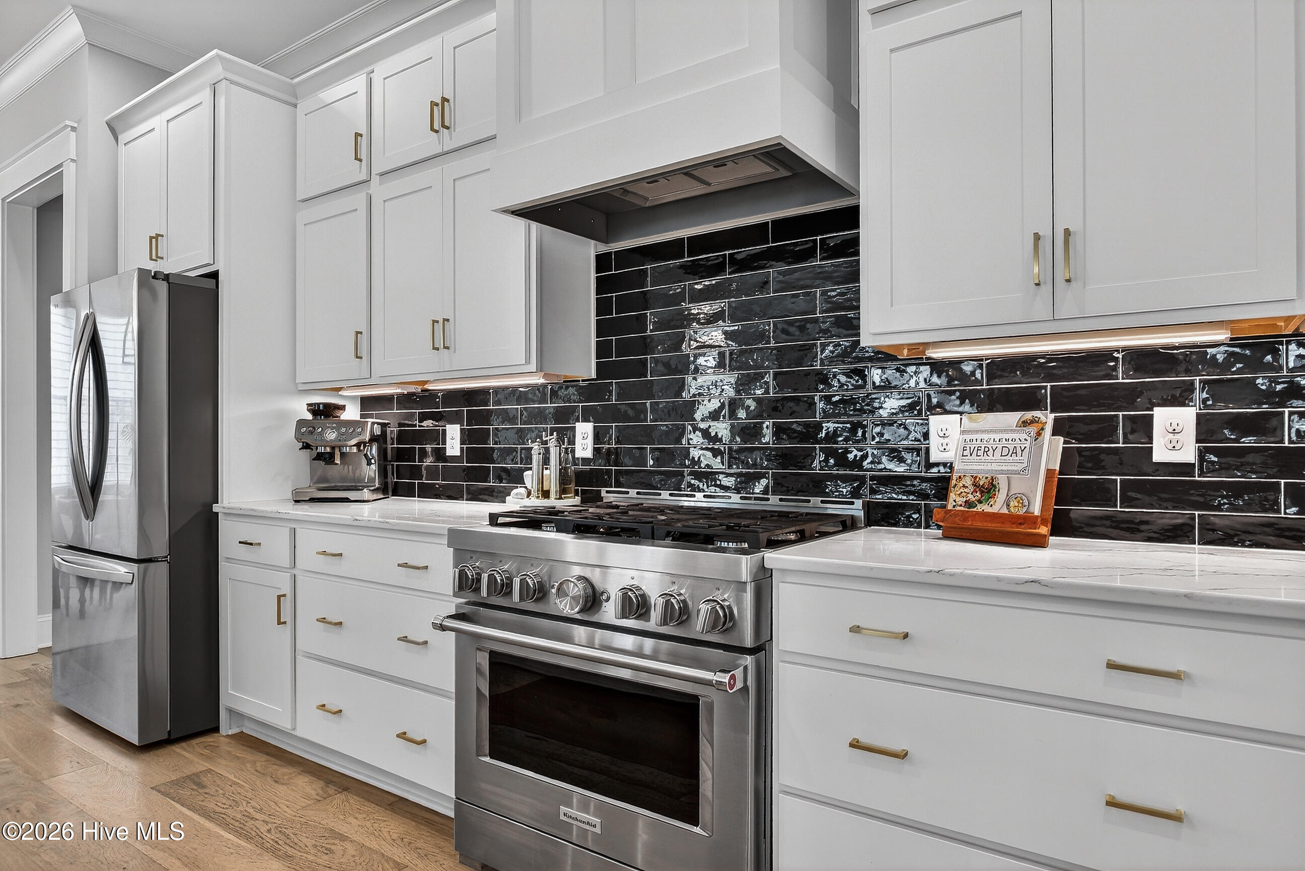 100564541 | Photo 22