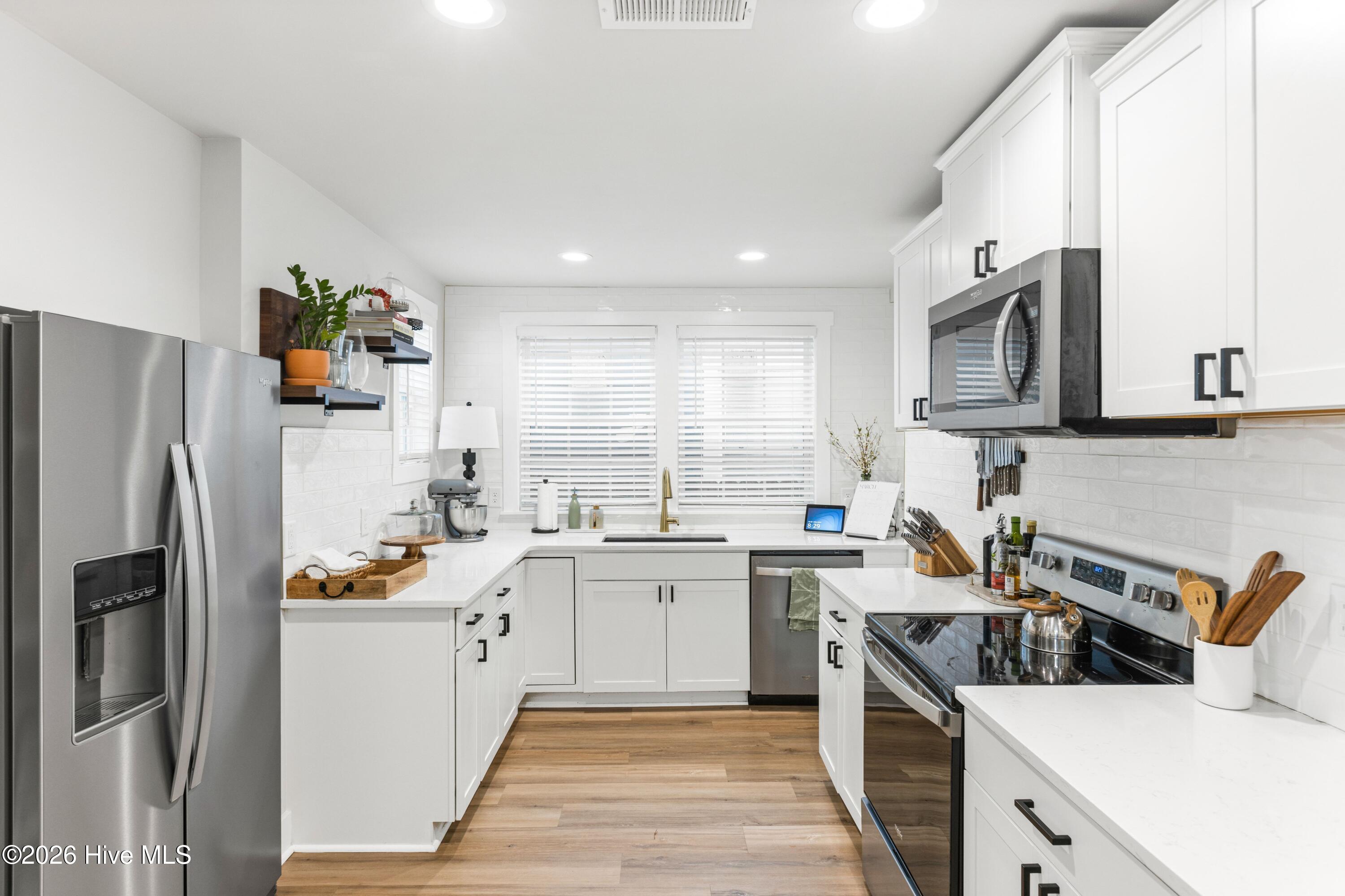 100559701 | Photo 16