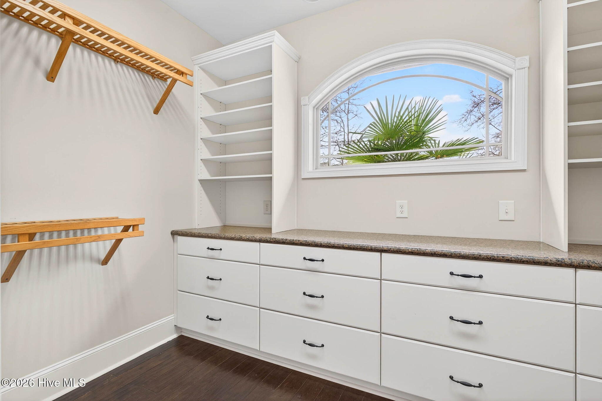 100560240 | Photo 26